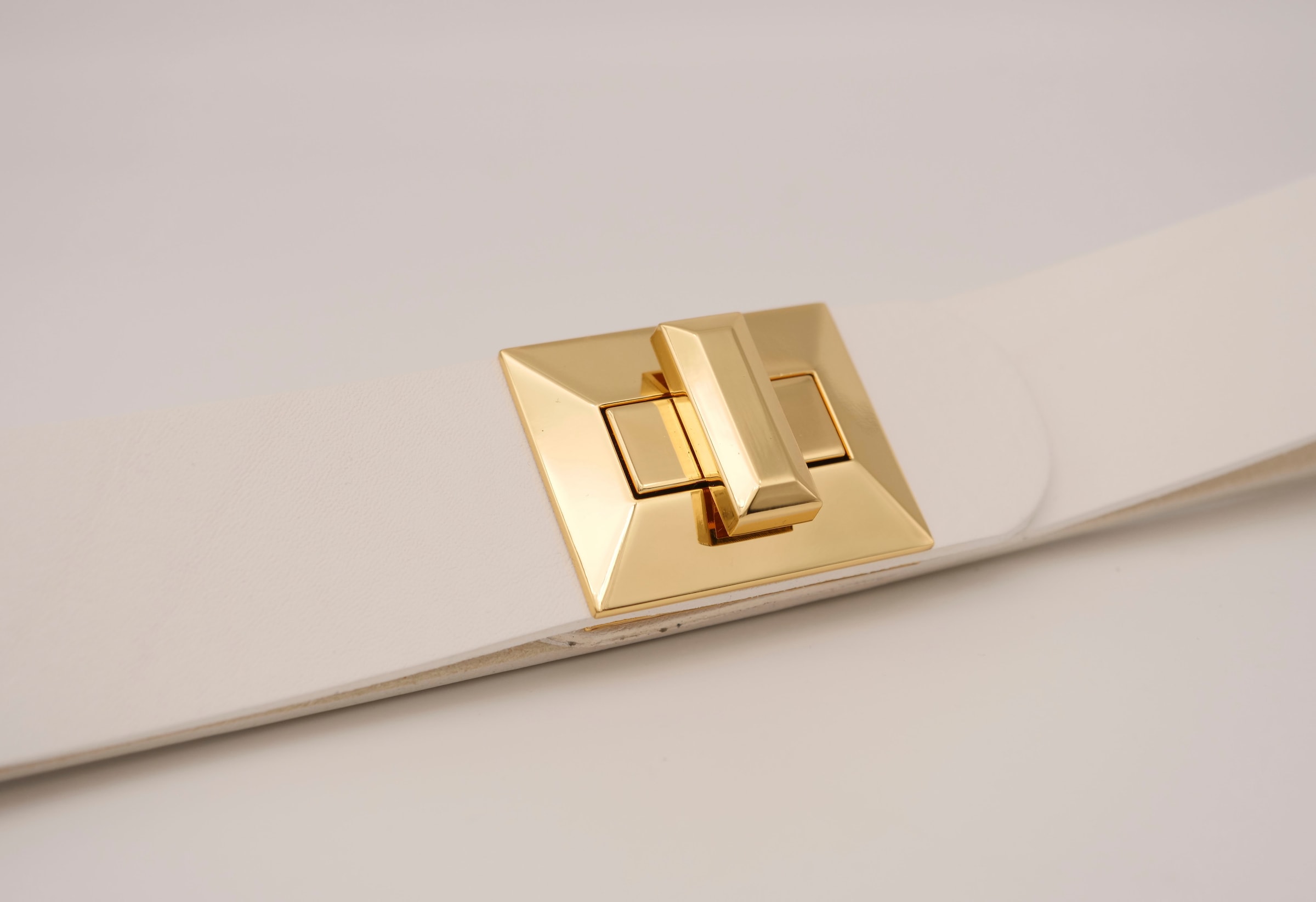 AnnaMatoni Ledergürtel, mit goldener Schließe