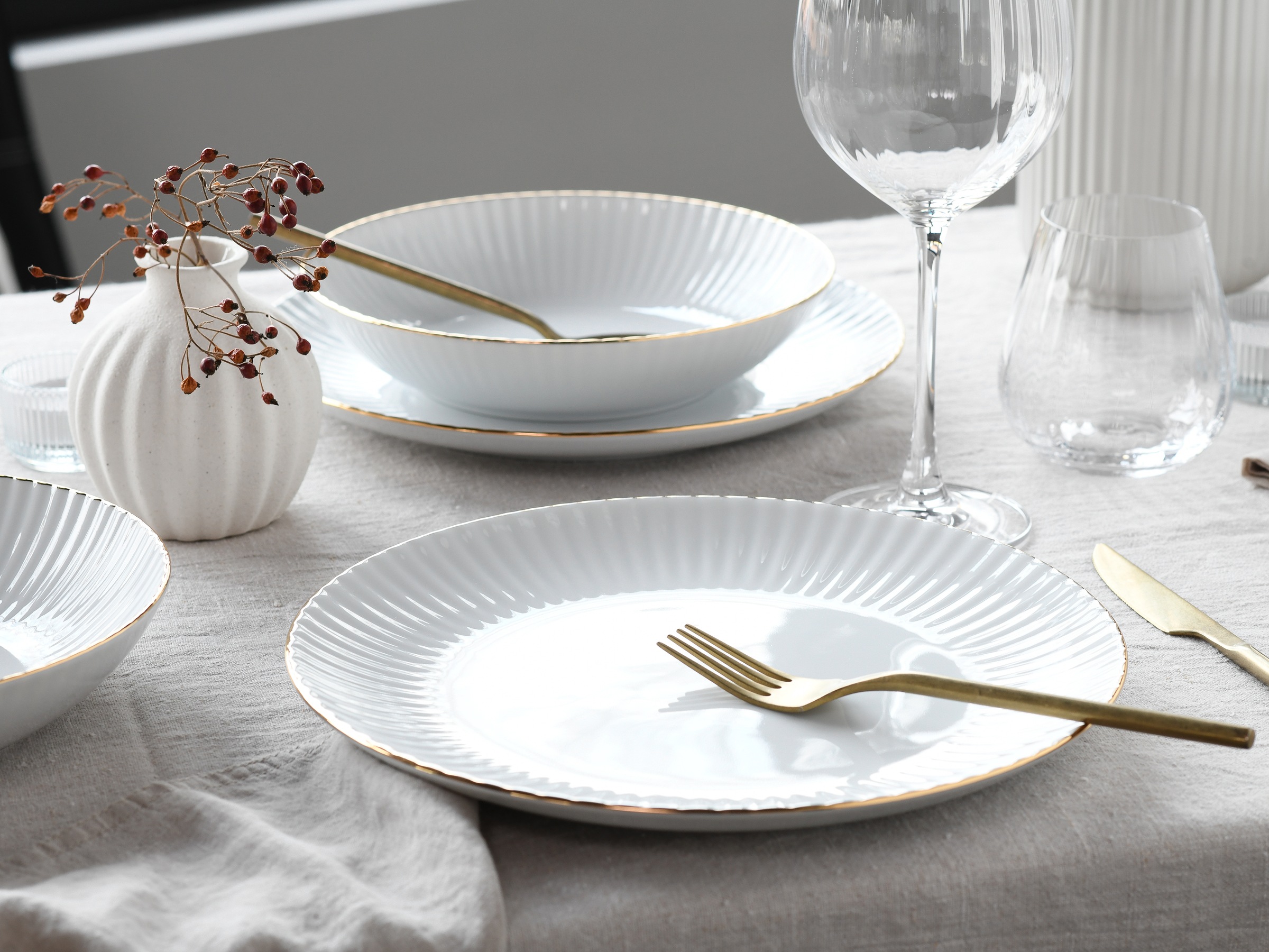 CreaTable Tafelservice »Allegra Goldband, Service 12-tlg.« Klassisch, Elegant, Von Hand gemalter Goldrand