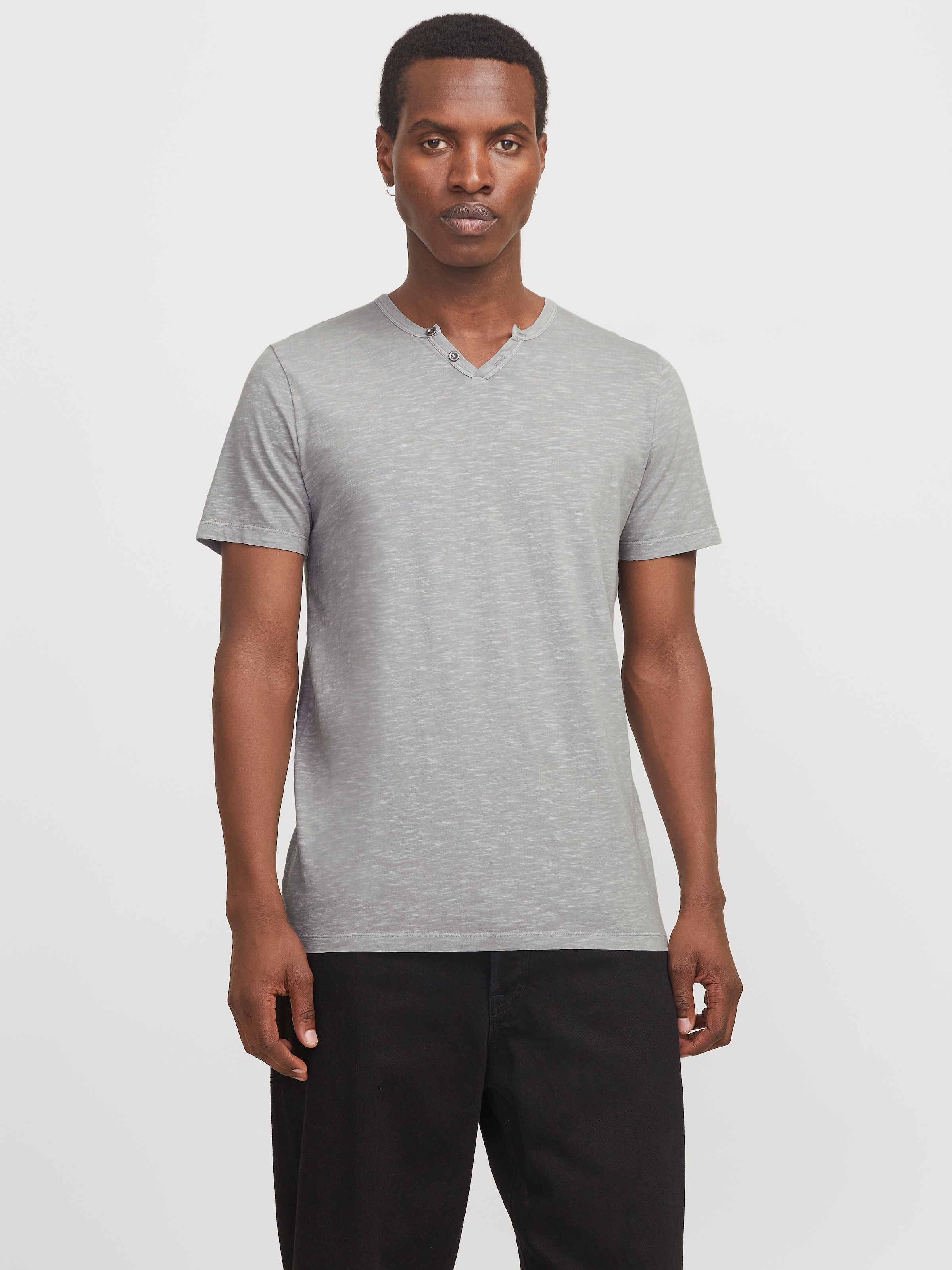 Jack & Jones "JJESPLIT NECK TEE SS NOOS" mit V-Ausschnitt günstig online kaufen