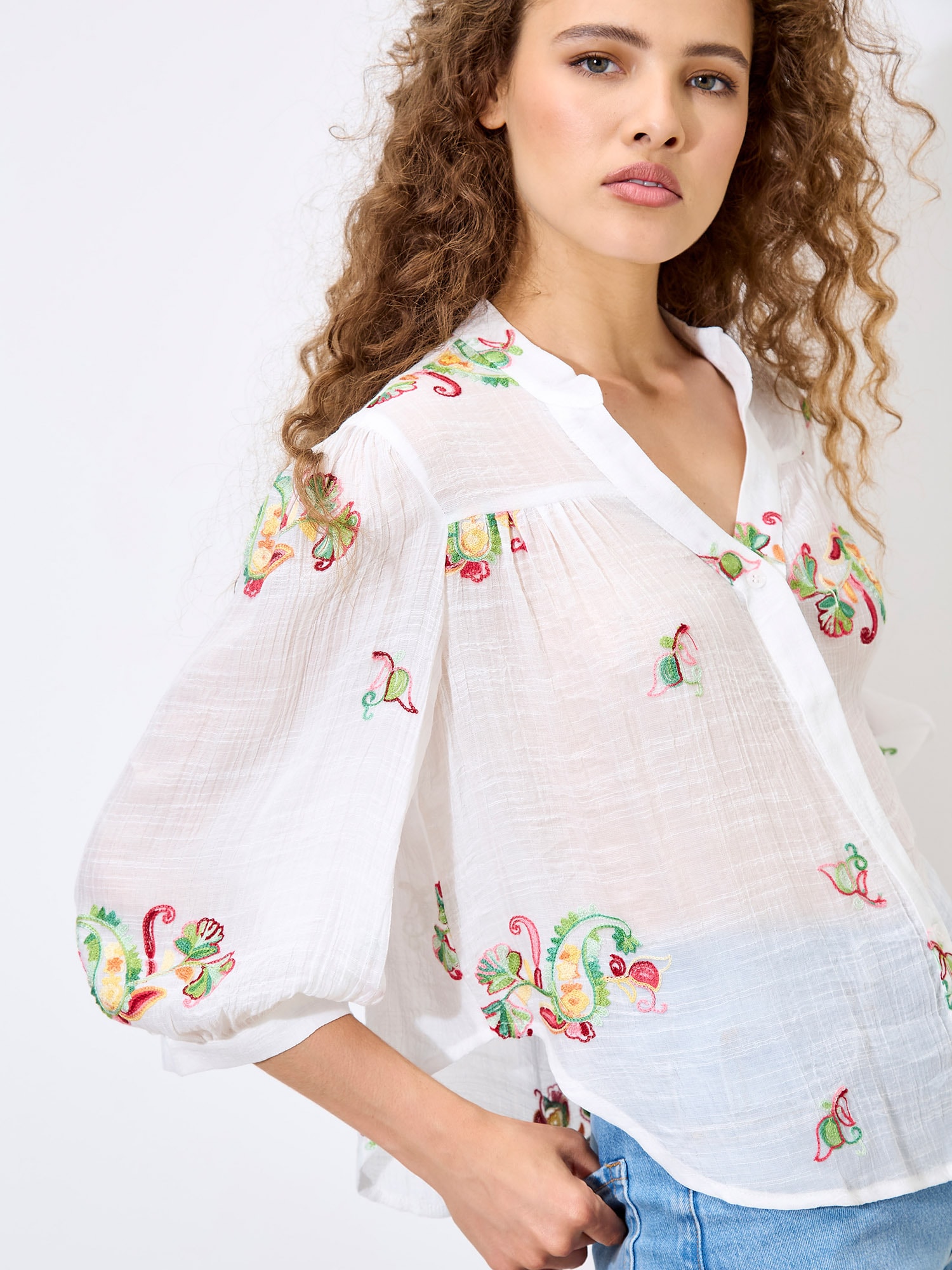 Apricot Blusentop »Bluse mit Blumen- und Paisley-Muster« mit Stickerei