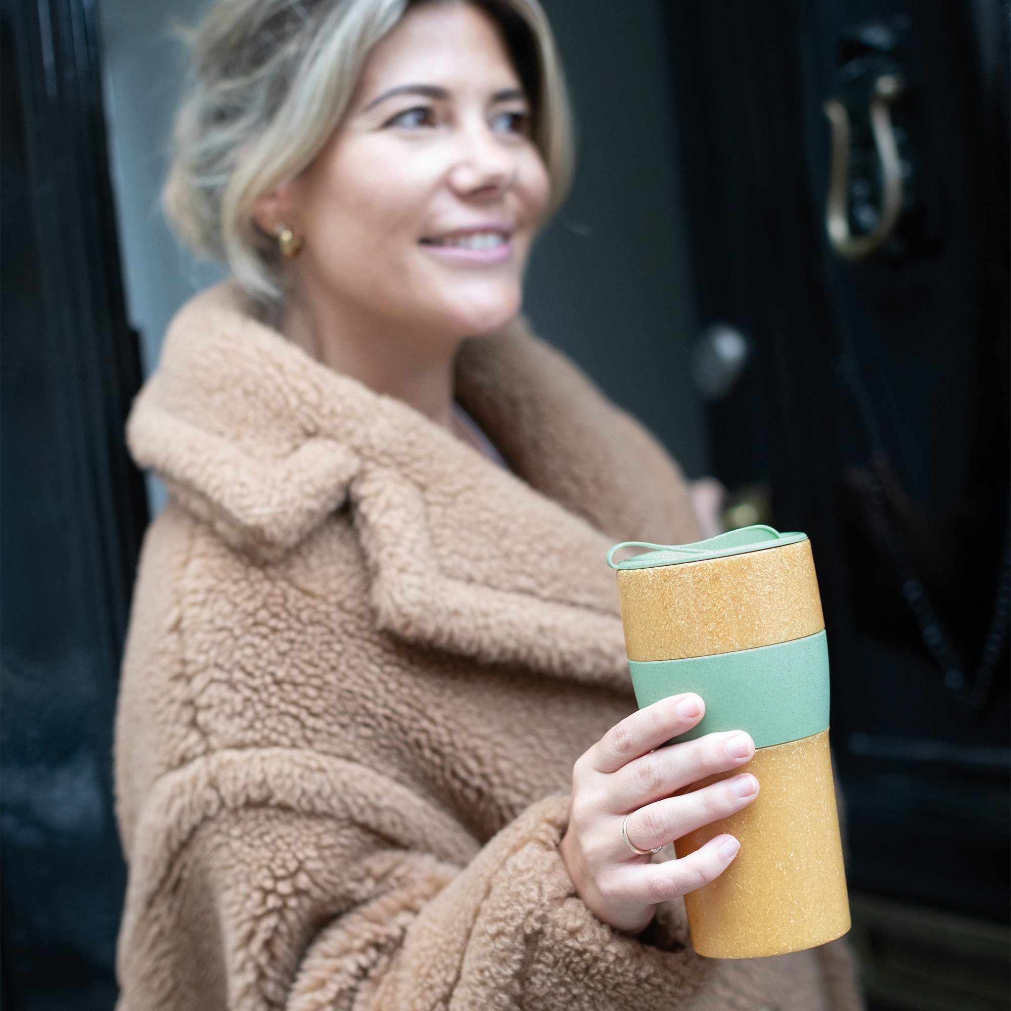 KOZIOL Thermobecher »AROMA TO GO XL«, (1 tlg.), biozirkulär,recycelbar,melaminfrei,spülmaschinengeeignet,700ml