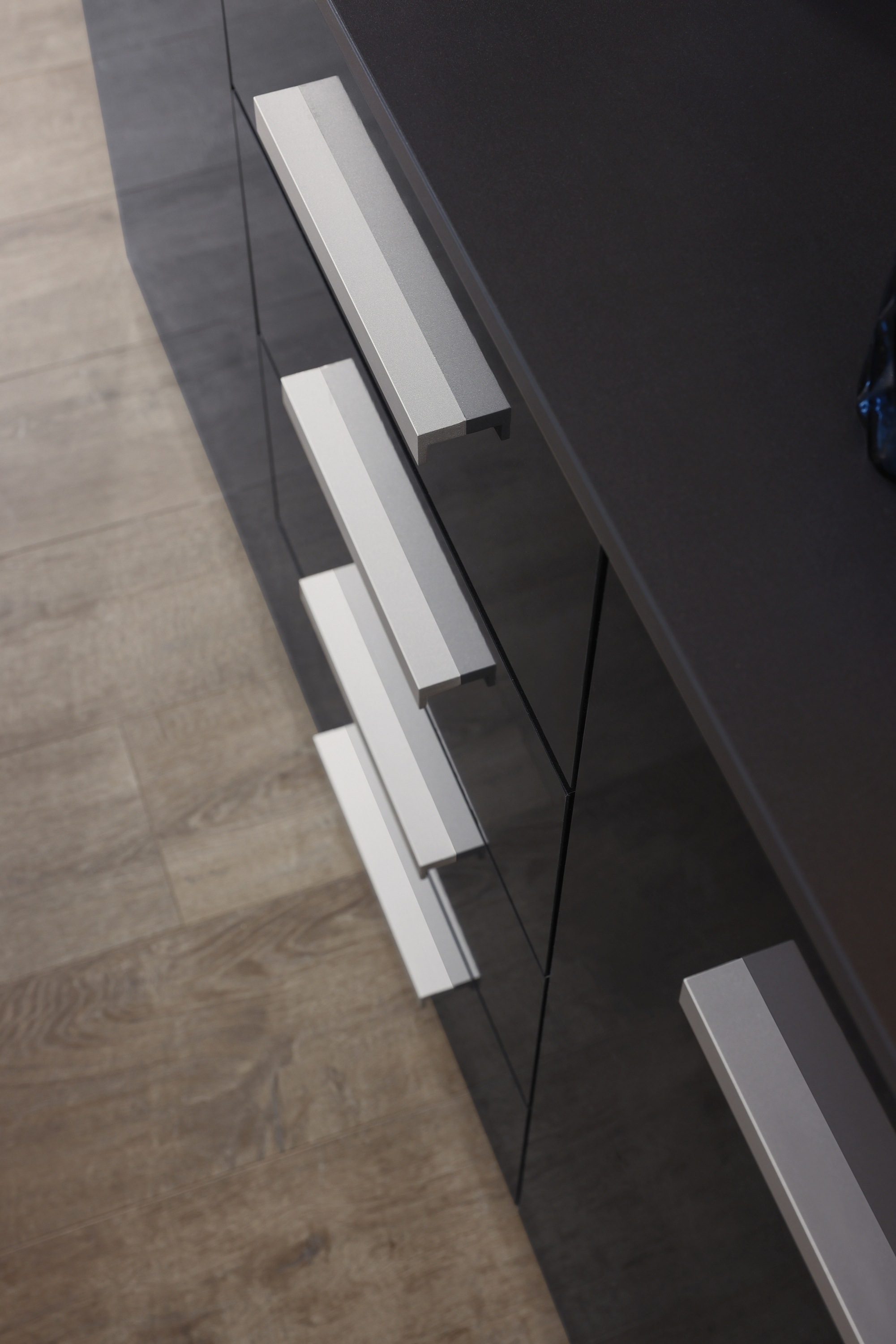rauch Schubkastenkommode »Sideboard Kommode Kombikommode KOLUNA mit Hochglanzfront«, mit 4 Schubkästen und 2 Türen sowie Metallgriffen MADE IN GERMANY