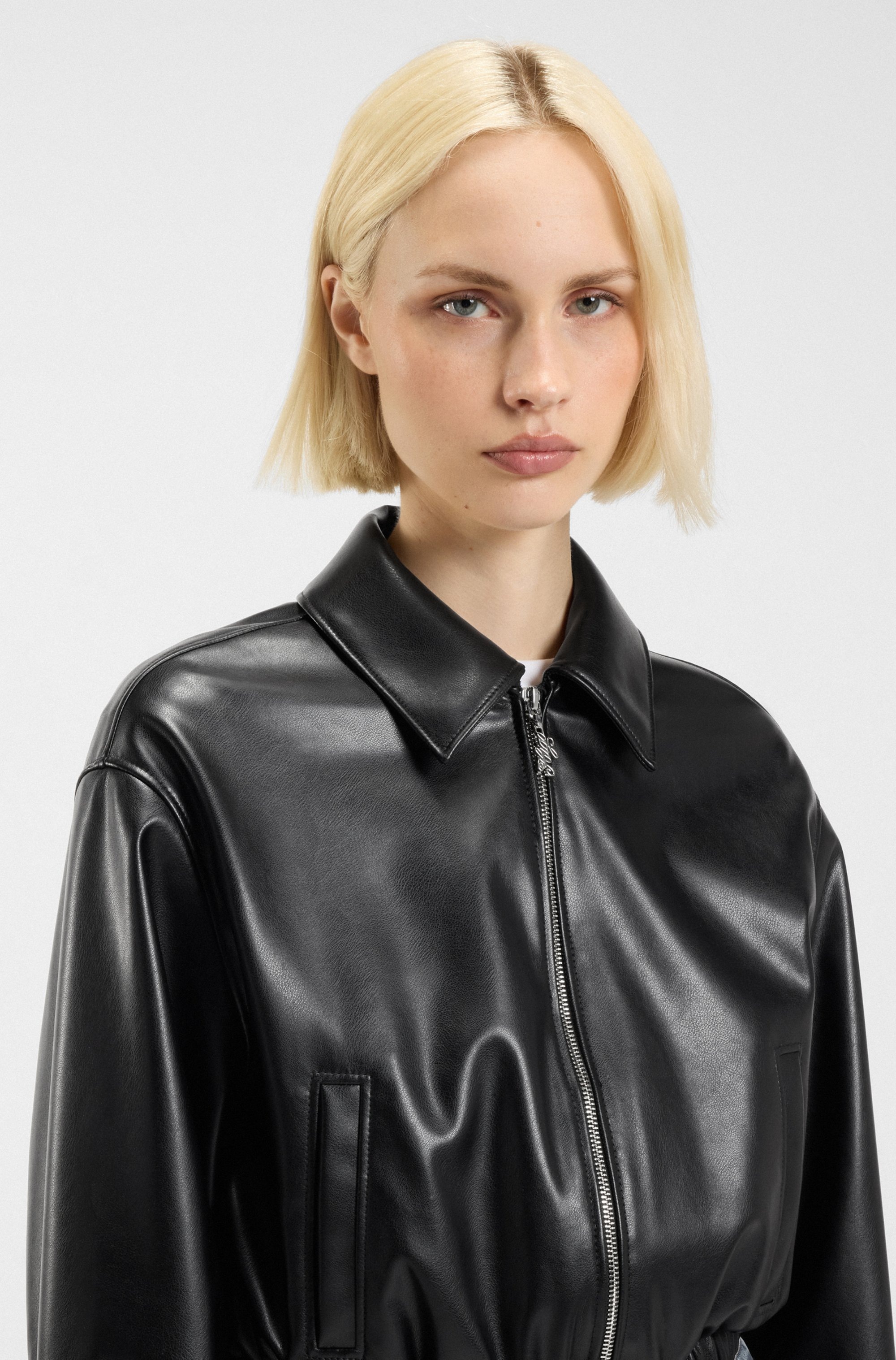 HUGO Blue Kurzjacke "Autene", FAUX Lederjacke mit HUGO Prägung auf der Rück günstig online kaufen