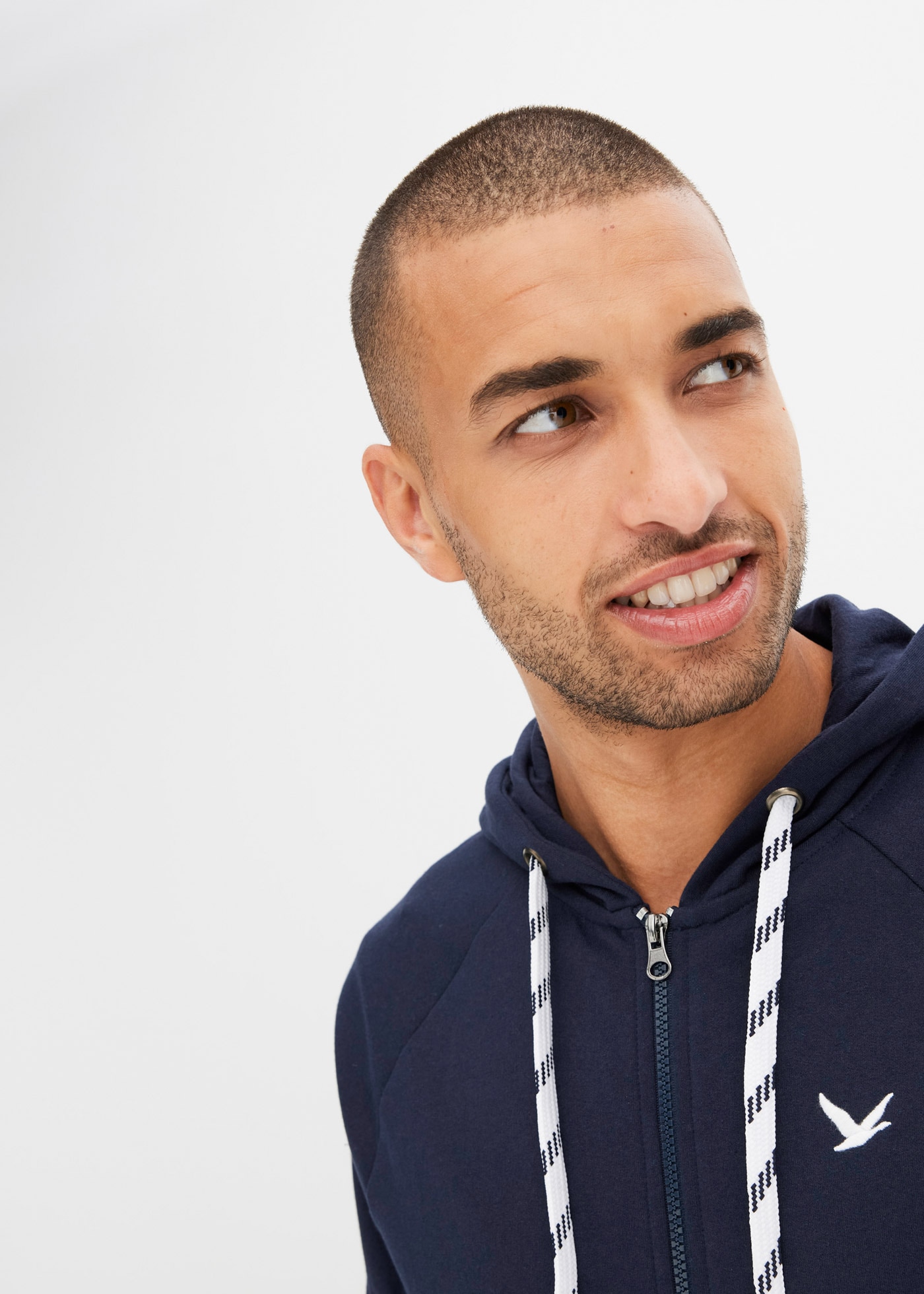 bonprix Kapuzensweatjacke »Kapuzen-Sweatjacke mit Kontrastdetails«, Kapuzen-Sweatjacke mit Kontrastdetails
