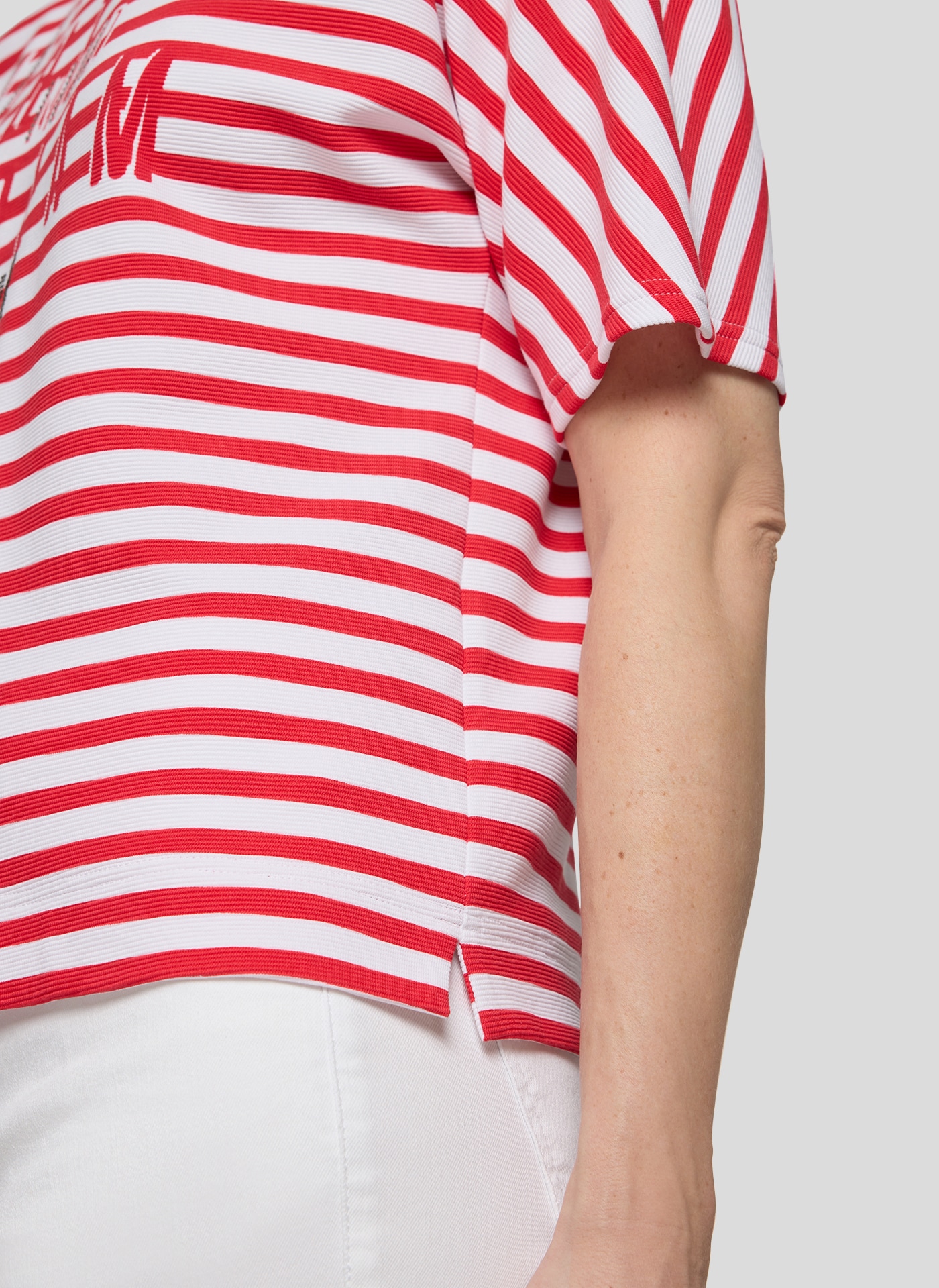 Rabe Rundhalsshirt im Streifen-Look und mit Glitzer-Druck