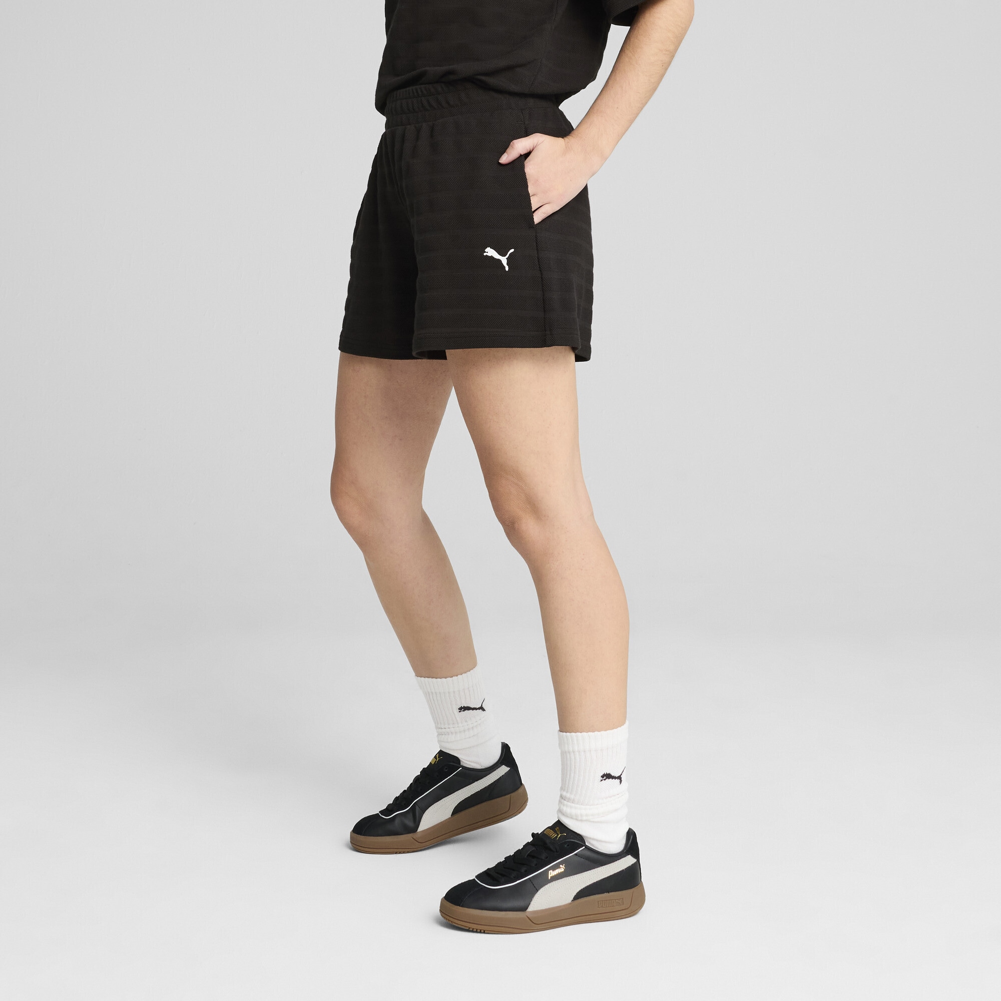 PUMA Sporthose »ESS ELEVATED Strukturierte 5" Shorts mit hohem Bund Damen«