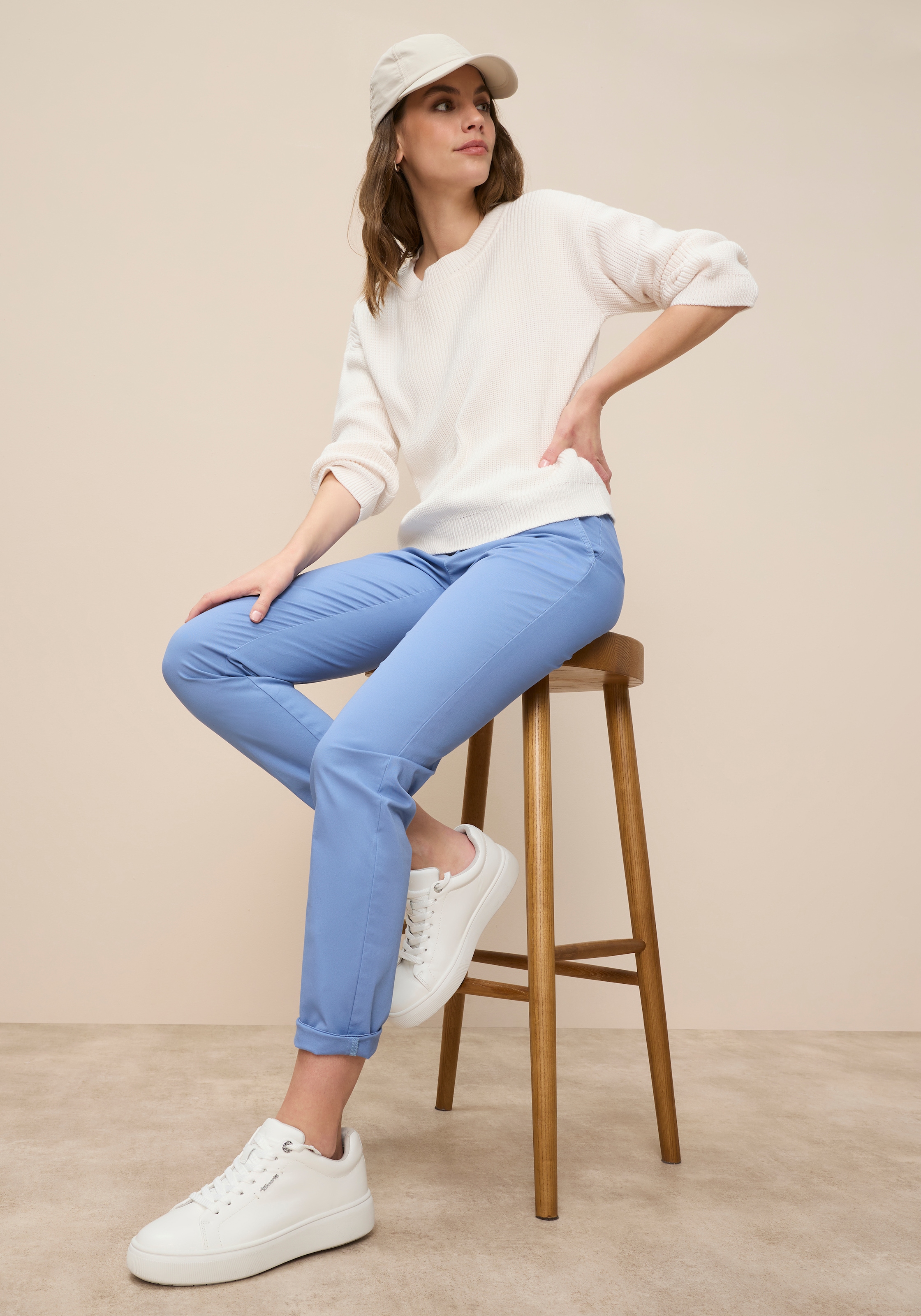 Tamaris Chinohose  mit figurbetonter Passform