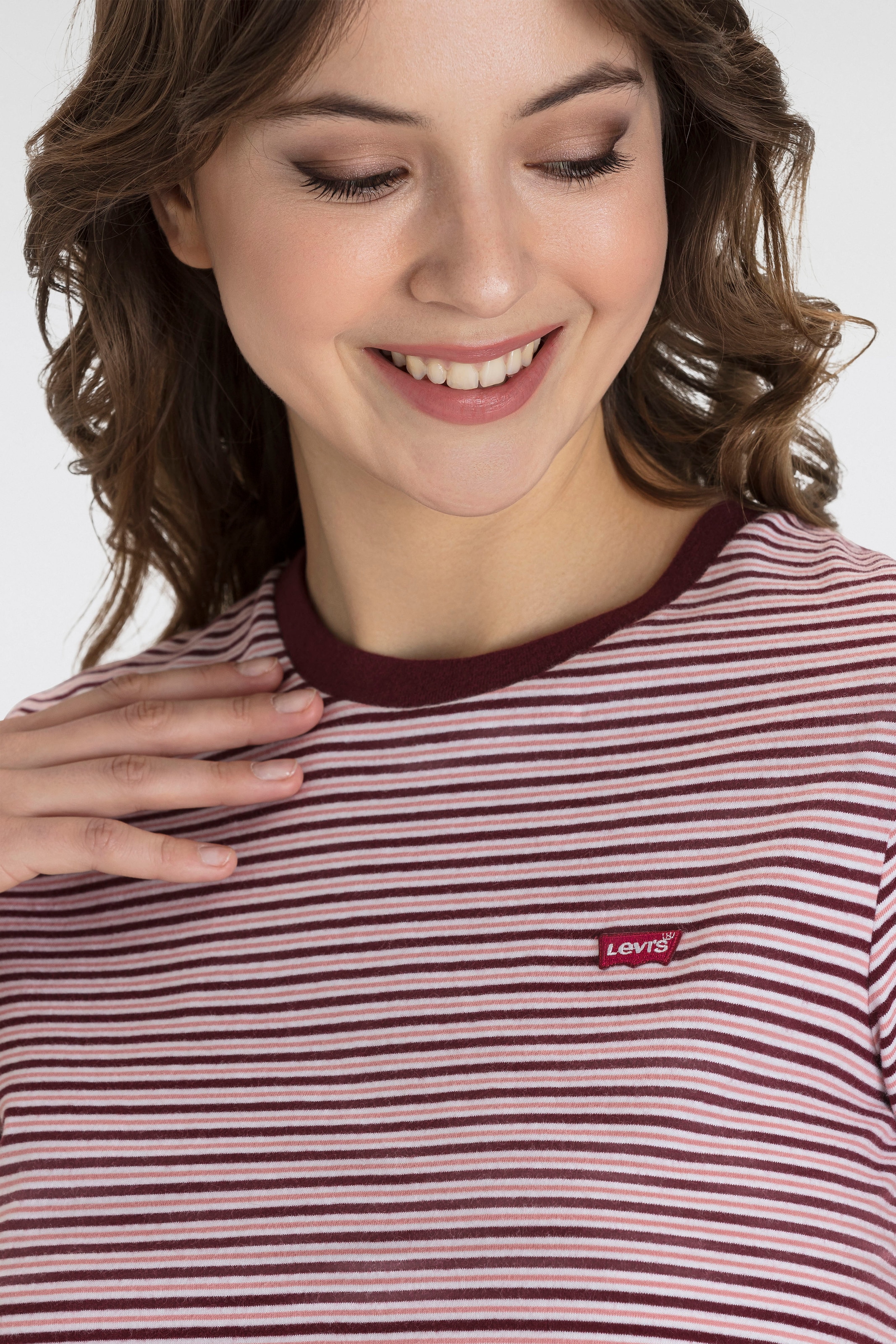 Levi's® T-Shirt »The perfect Tee«, mit kleiner Logo-Stickerei