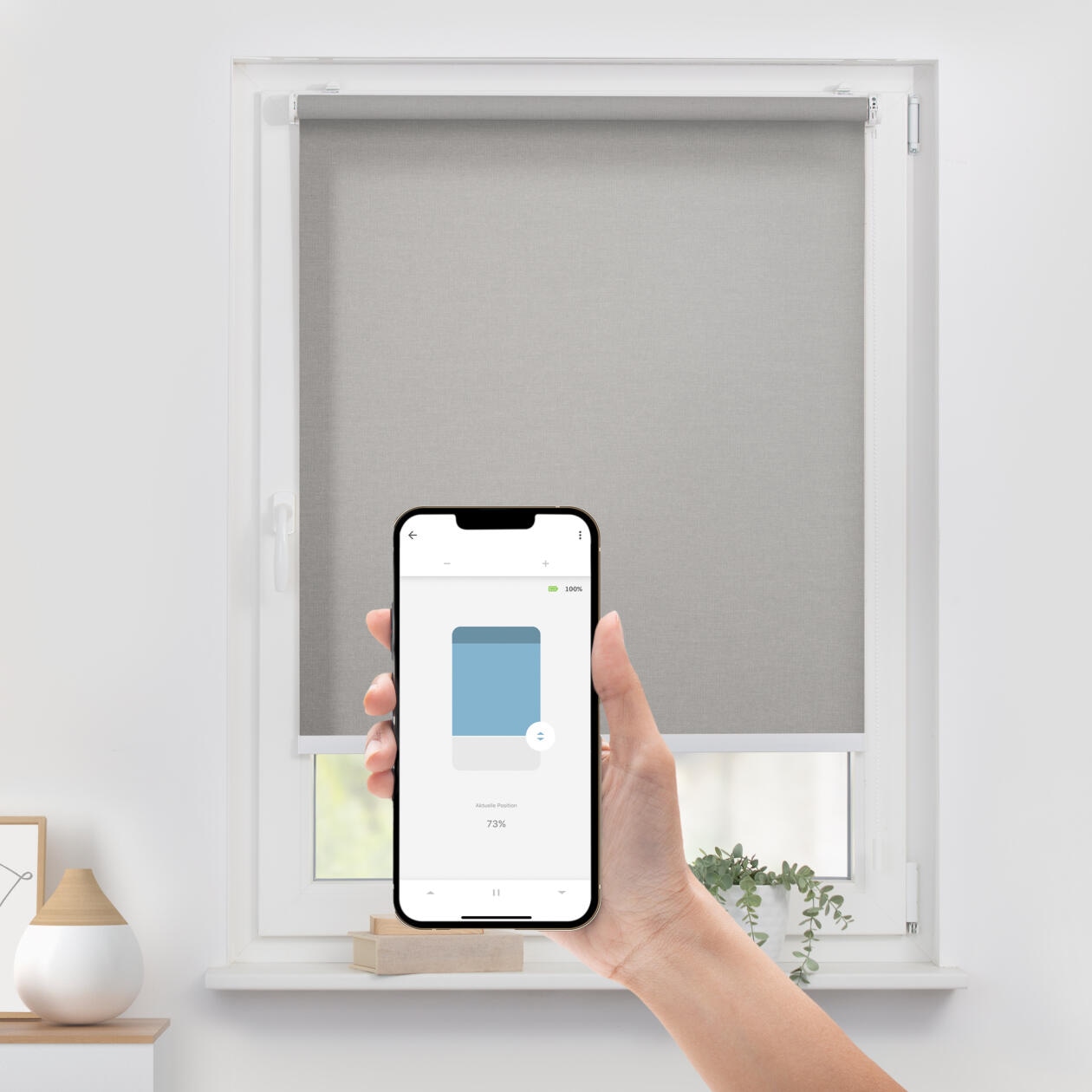 LICHTBLICK ORIGINAL Rollo »Klemmfix, ohne Bohren«, blickdicht, Blendschutz-Sichtschutz, mit Bohren/ohne Bohren, freihängend, Steuerbar mit Bluetooth-App, integrierter Elektromotor und Akku