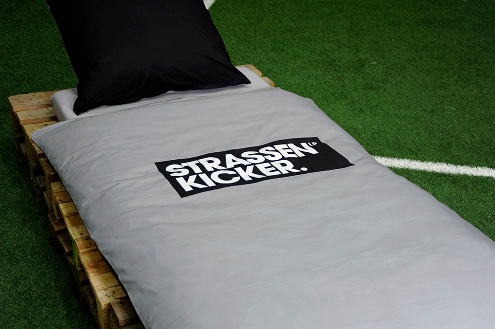 Wendebettwäsche »Strassenkicker by Lukas Podolski«, (2 tlg.), mit tollem Motiv