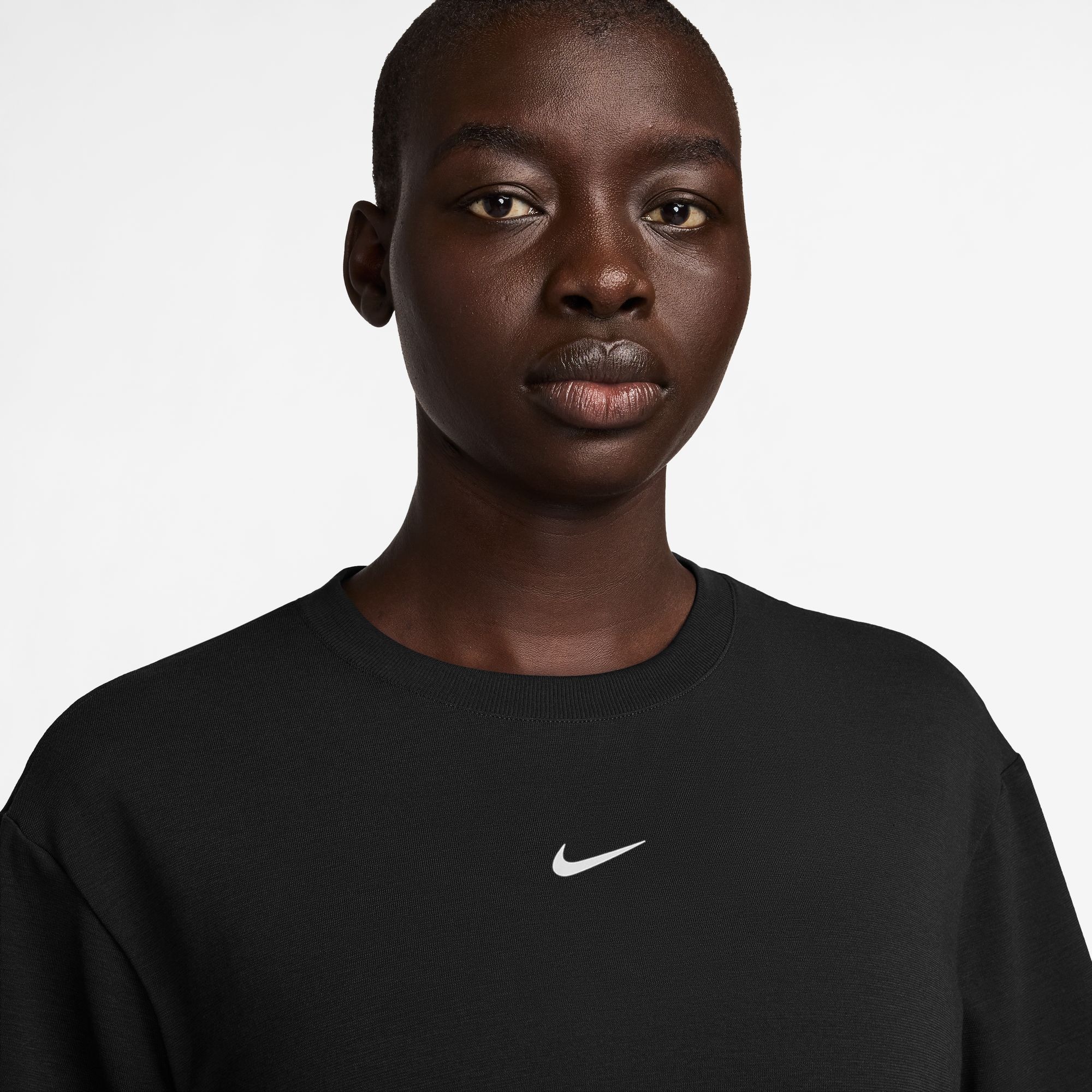 Nike T-Shirt »W NK ONE RELAXED DF SS TOP« relaxte Schnittform, kurze Ärmel, sportlicher Stil