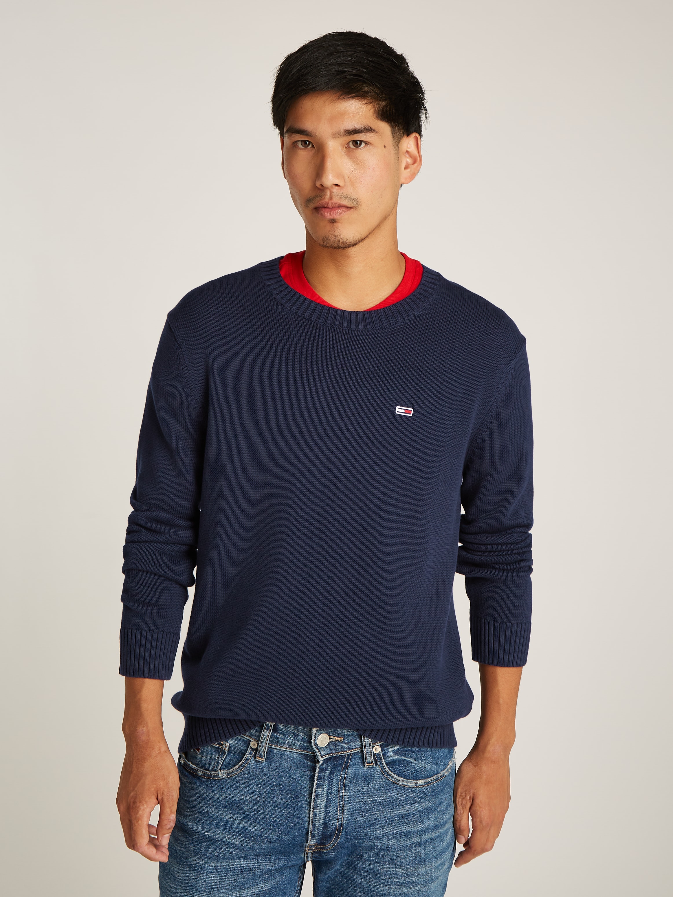 Tommy Jeans Strickpullover "TJM SLIM ESSNTLS C-NECK SWEATER", mit Markenlogo auf der Brust