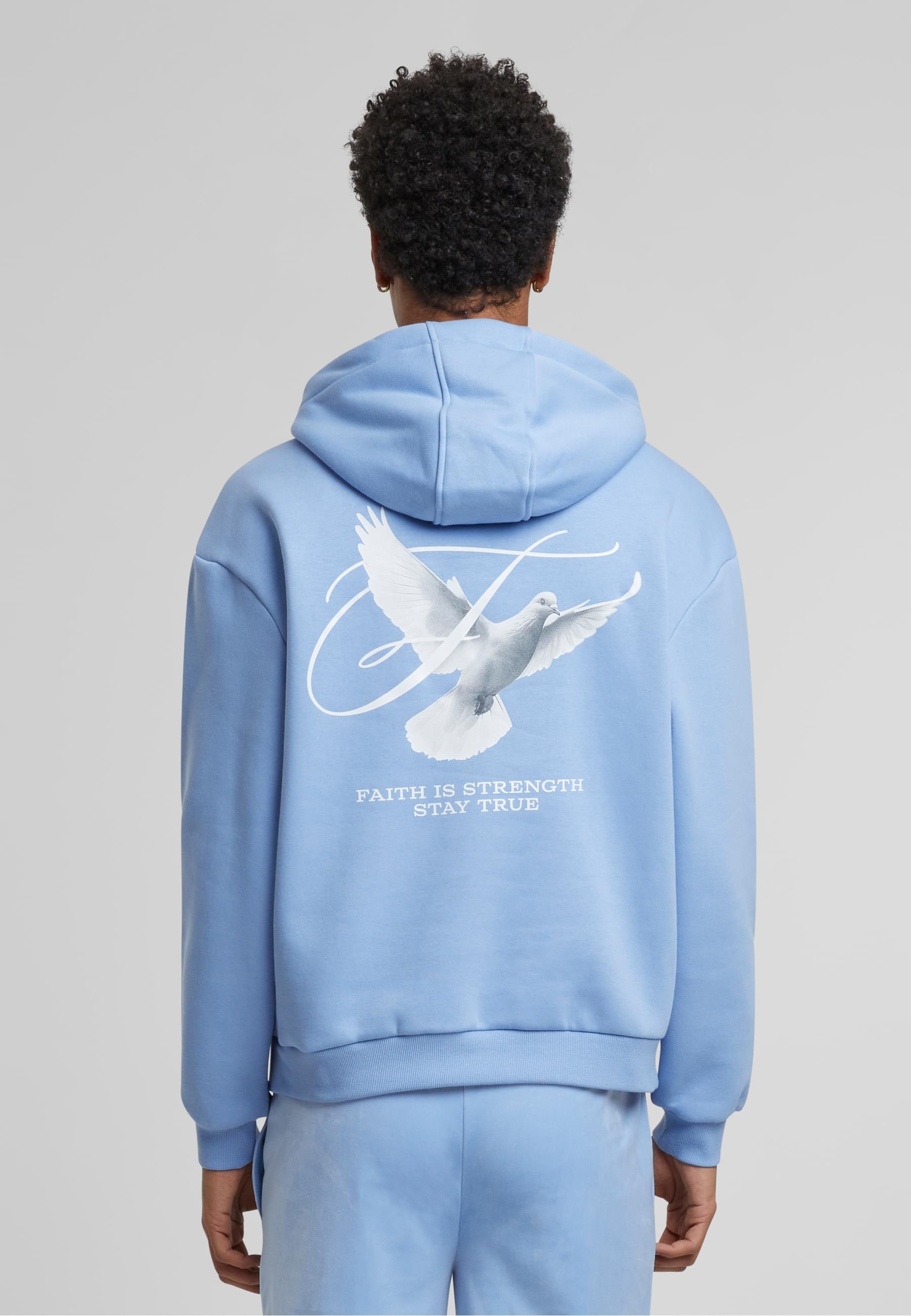 Upscale by Mister Tee Kapuzensweatshirt »Upscale by Mister Tee Faith Is Strength Fluffy Hoody«, 1 Stk.
