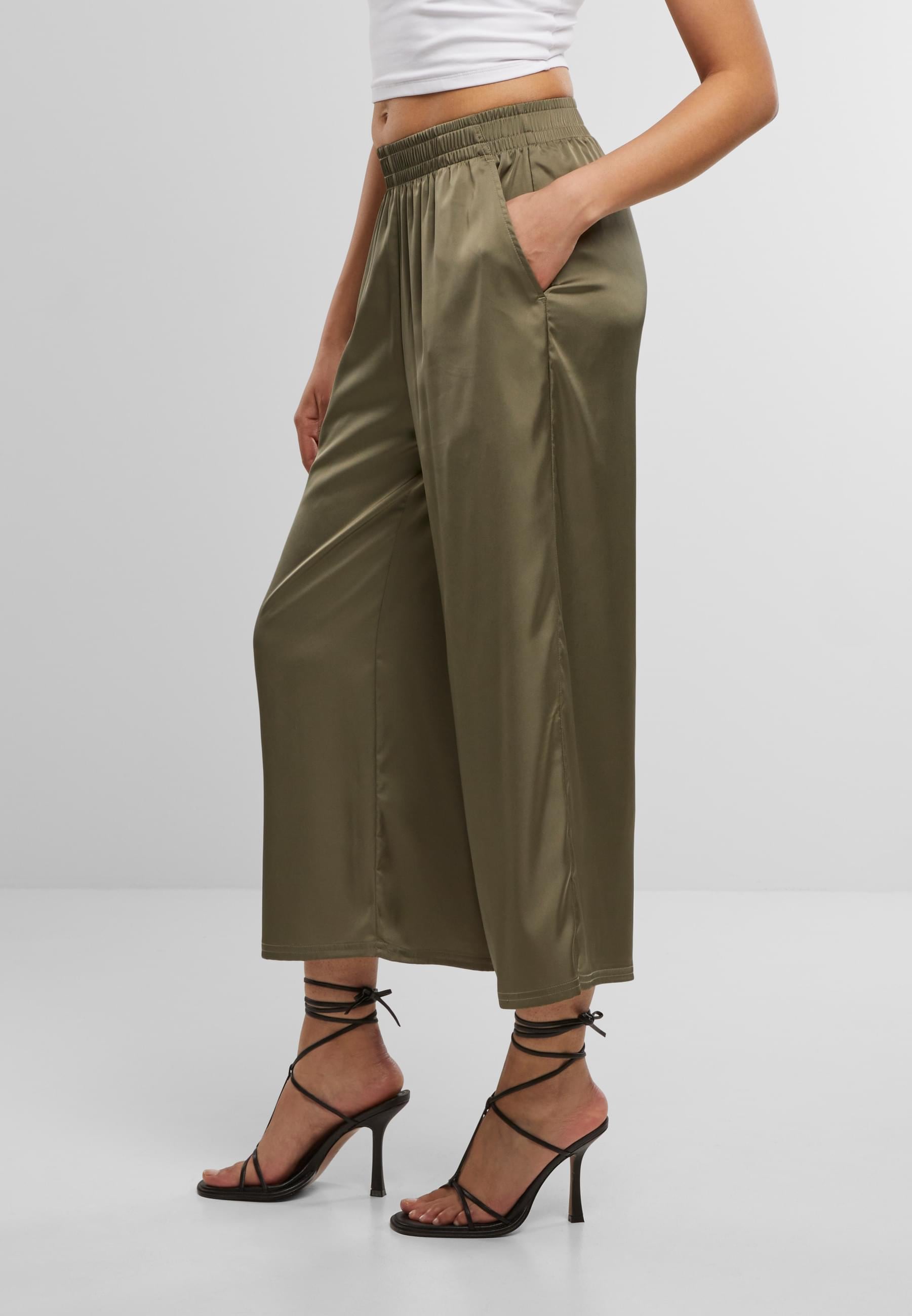 URBAN CLASSICS Stoffhose »Urban Classics Ladies Satin Wide Leg Culotte«, (1 tlg.)
