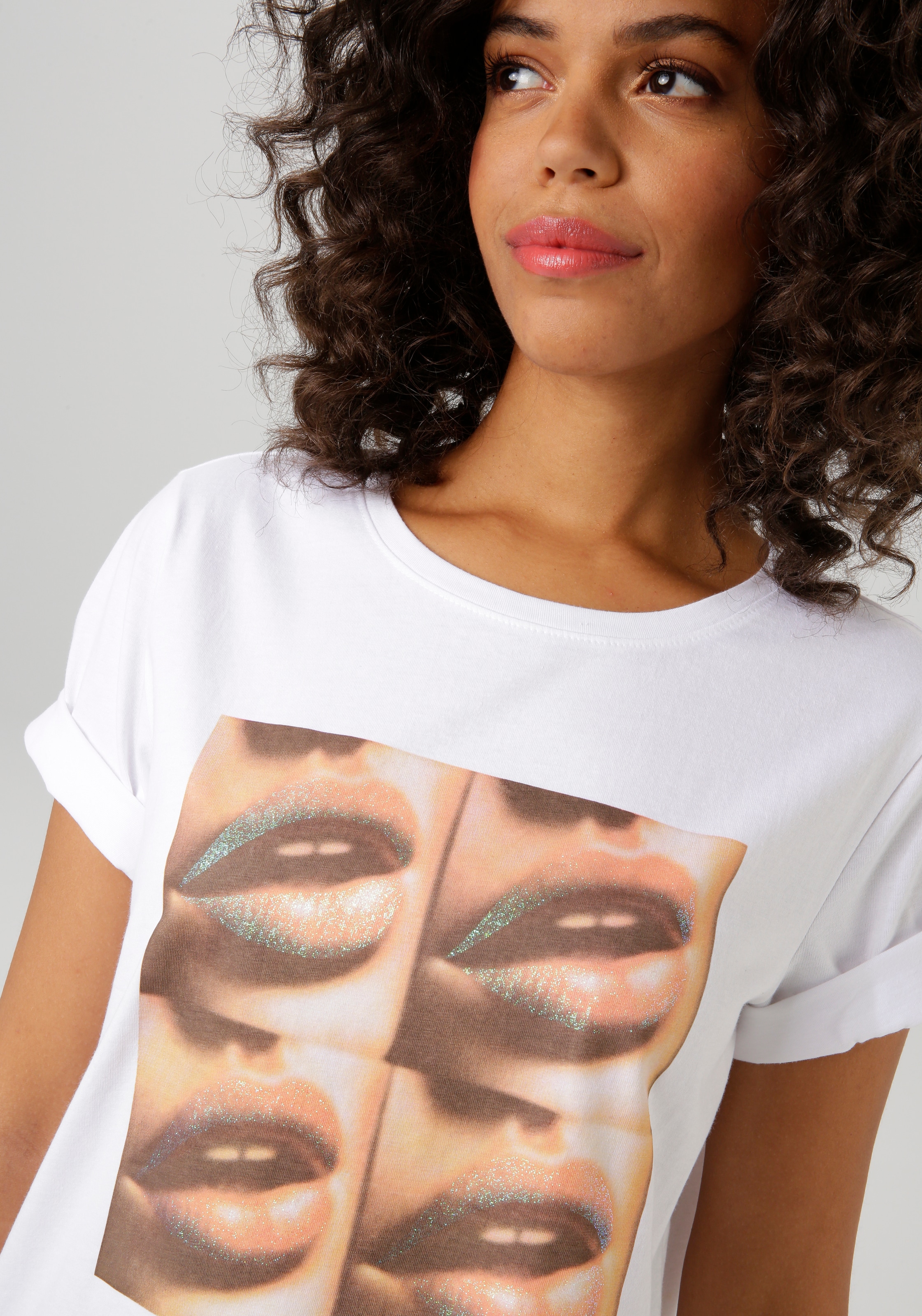 Aniston CASUAL T-Shirt, mit Glitzer verzierter Frontdruck - NEUE KOLLEKTION