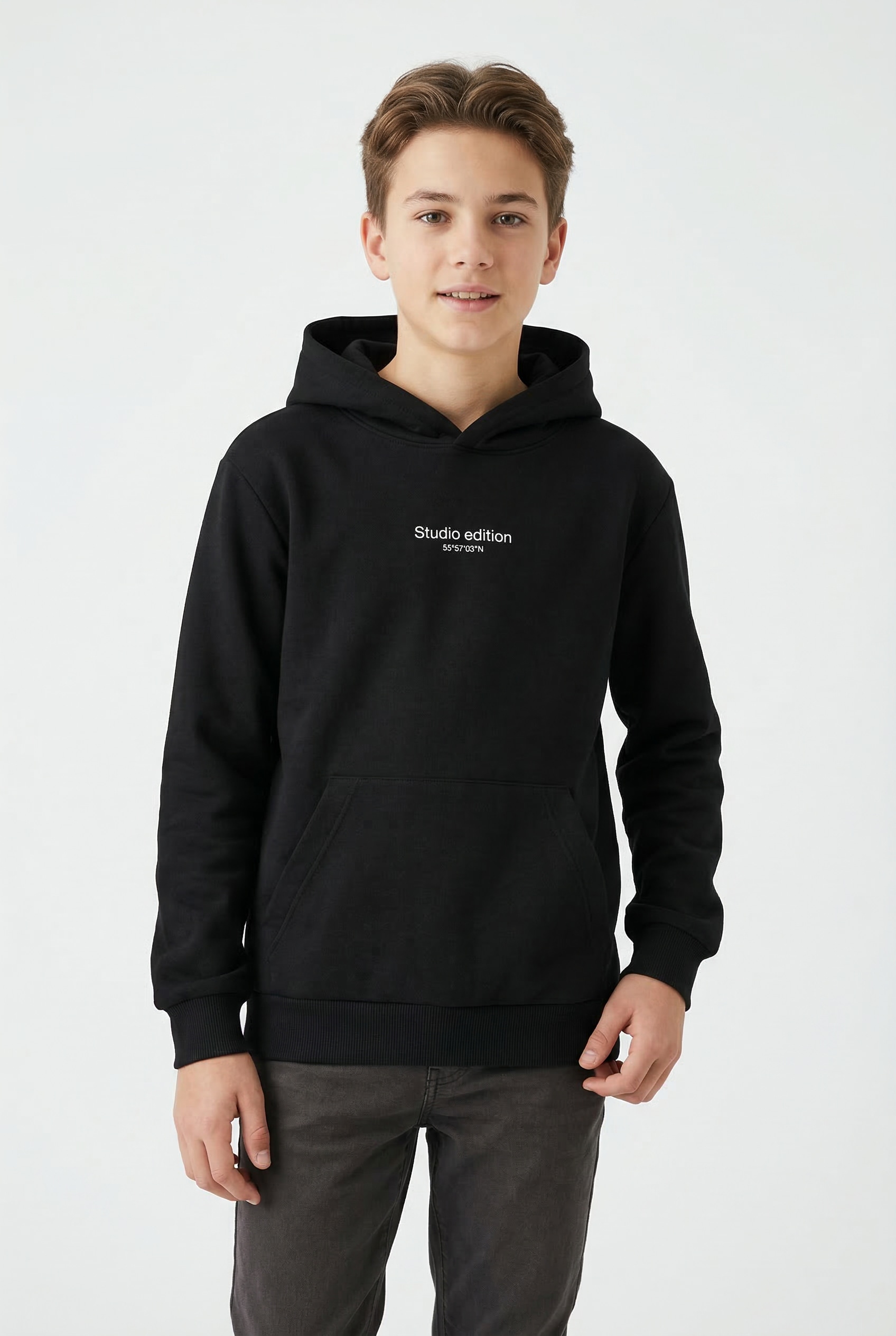 Name It Kapuzensweatshirt "NKMBRODY LS NREG SWEAT WH BRU NOOS", mit kleinem Logoprint
