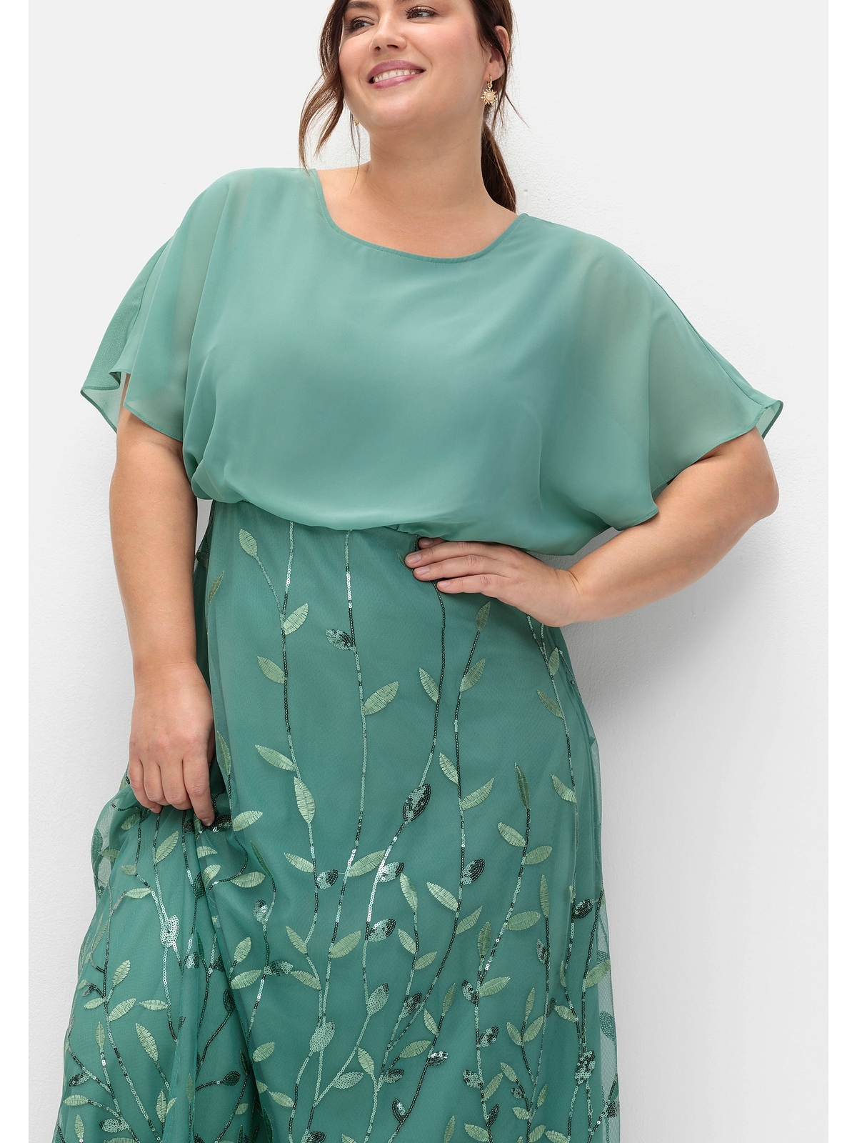 Sheego Abendkleid »Große Größen«, mit Stickereien und Pailletten am Rock