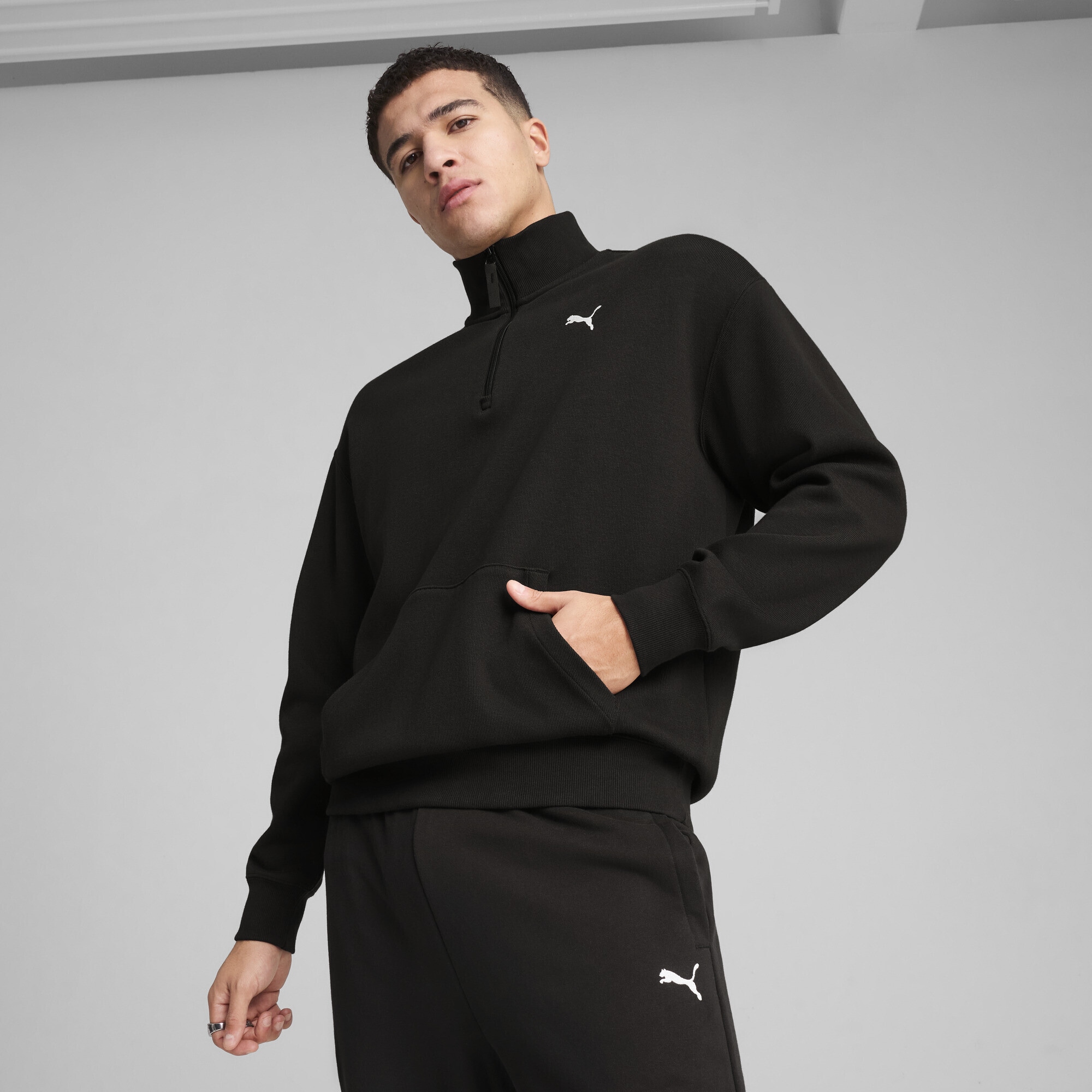 PUMA Sweatshirt »WARDROBE ESS Relaxed Rundhalsshirt mit halblangem Reißverschluss«