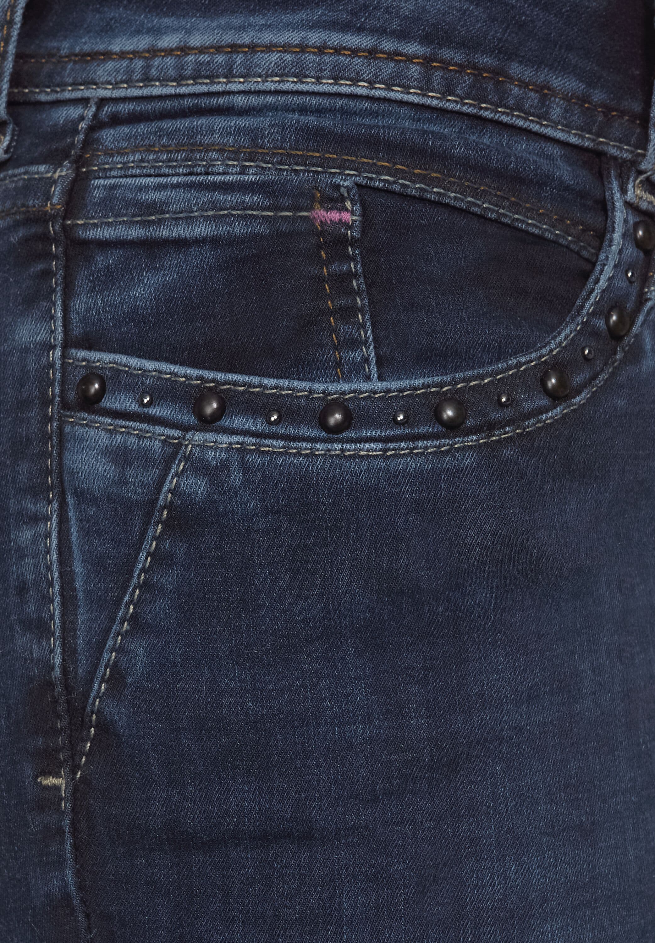 STREET ONE Slim-fit-Jeans, mit dekorativen Nieten