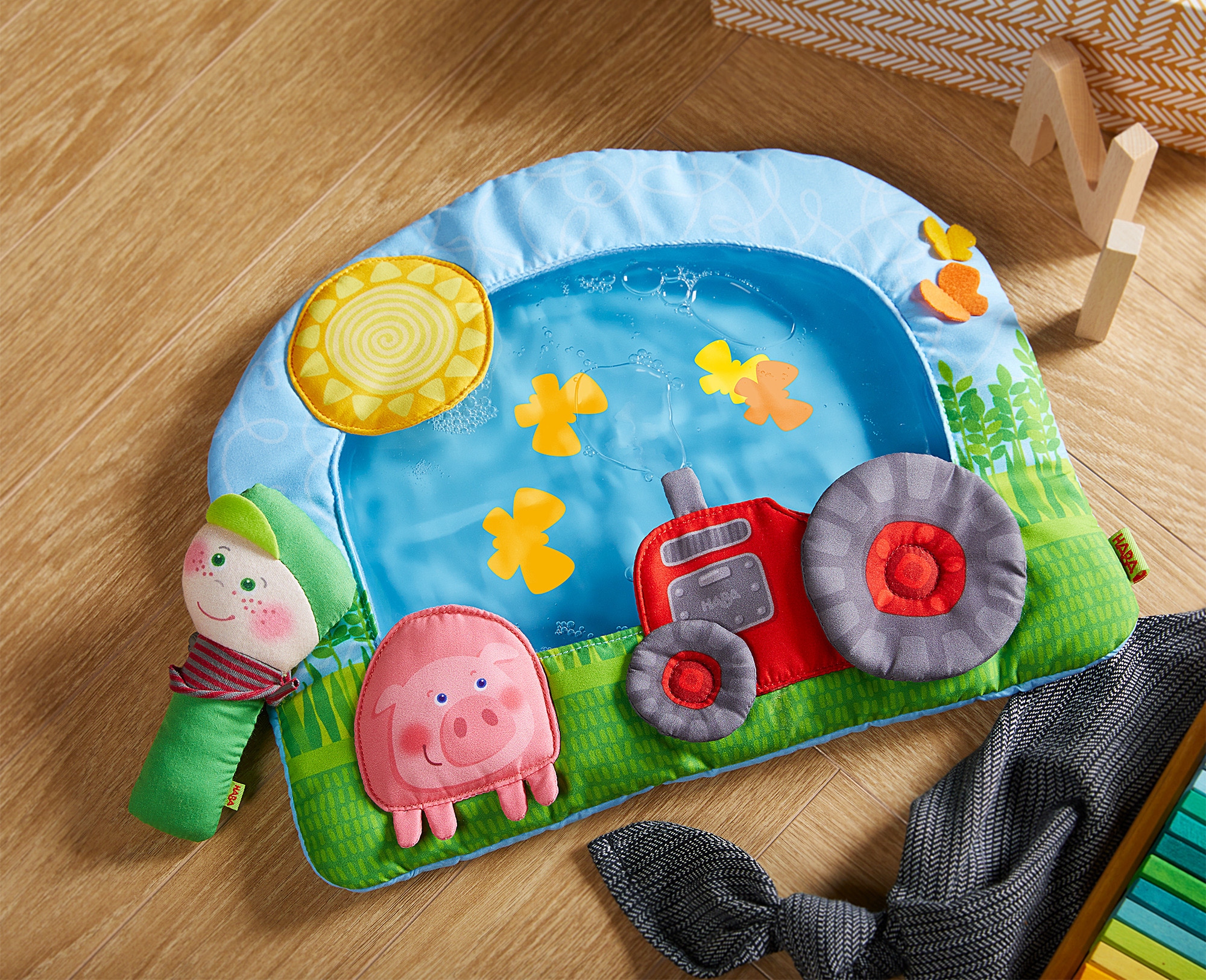 Haba Spielmatte »Wasser-Spielmatte Bauernhof«, mit Stoffpuppe