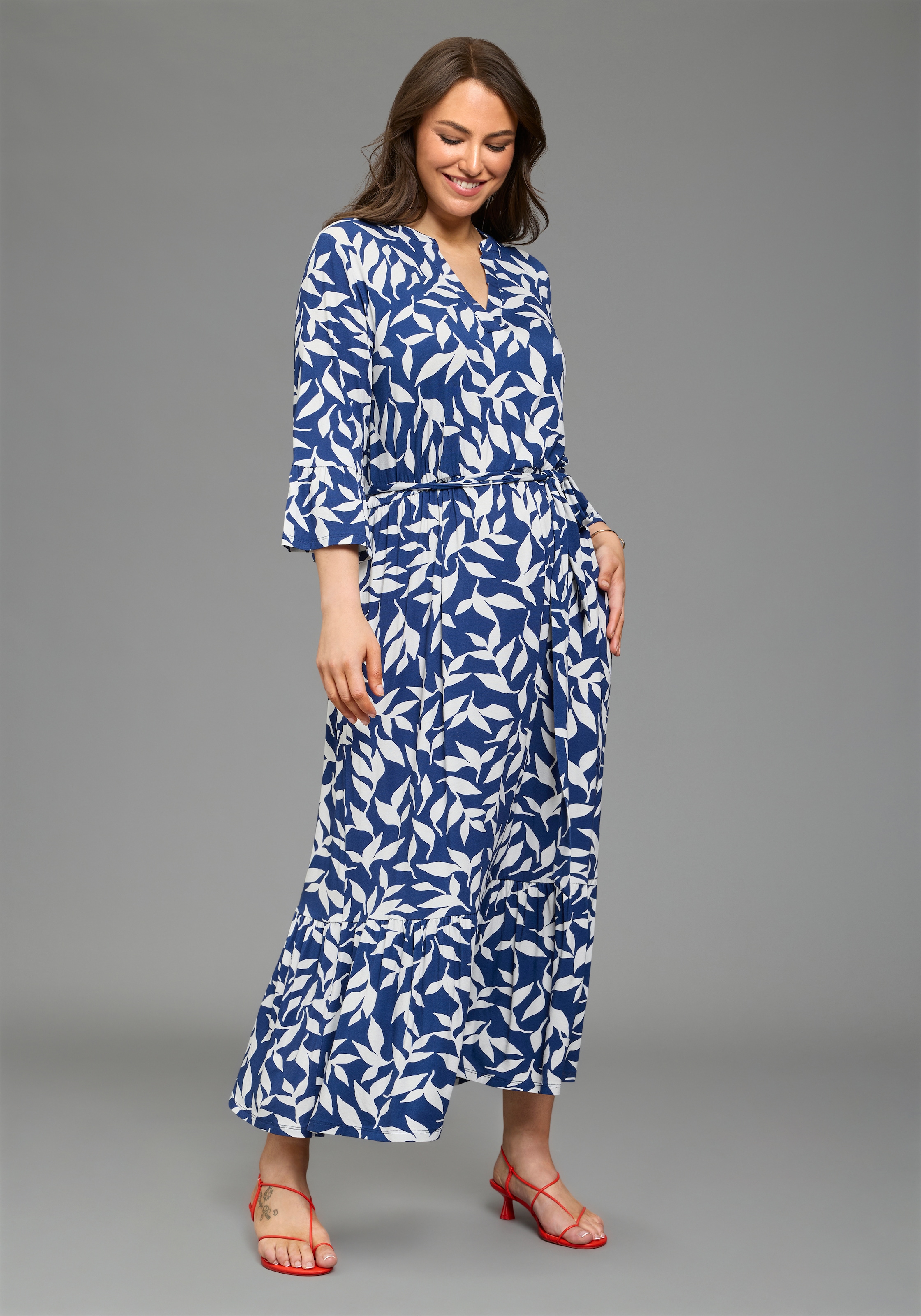 Laura Scott CURVE Maxikleid mit Volantsäumen und Two-Tone-Print günstig online kaufen