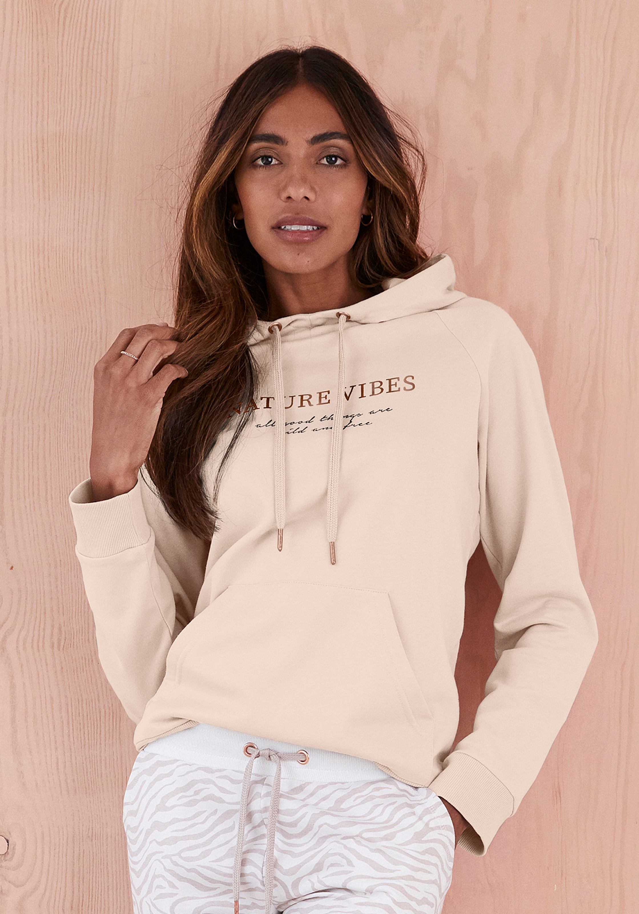 LASCANA Hoodie, mit Kängurutasche kaufen