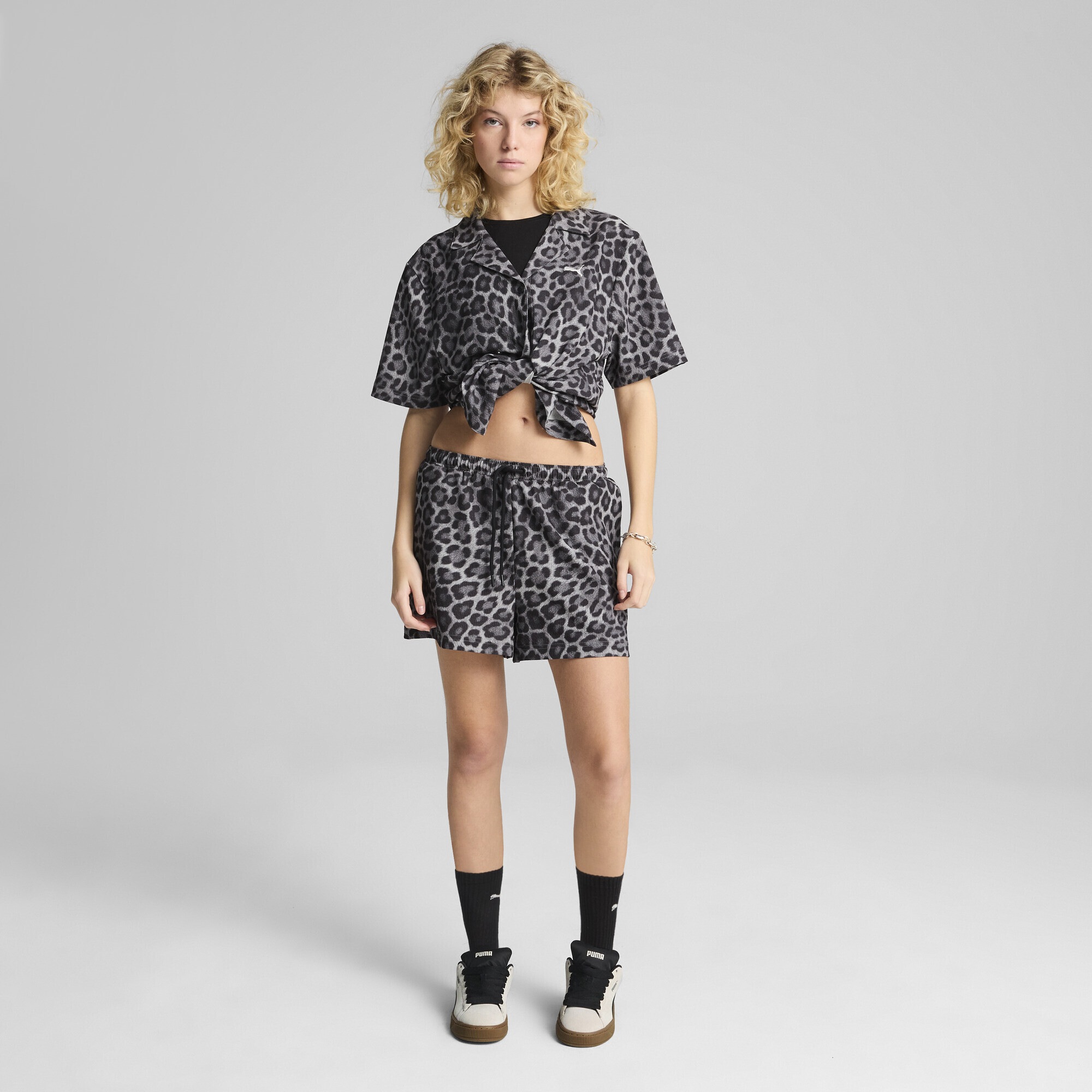 PUMA Shorts »LEO LUXE A-Line 3" Gewebte Shorts mit Allover-Print Damen«