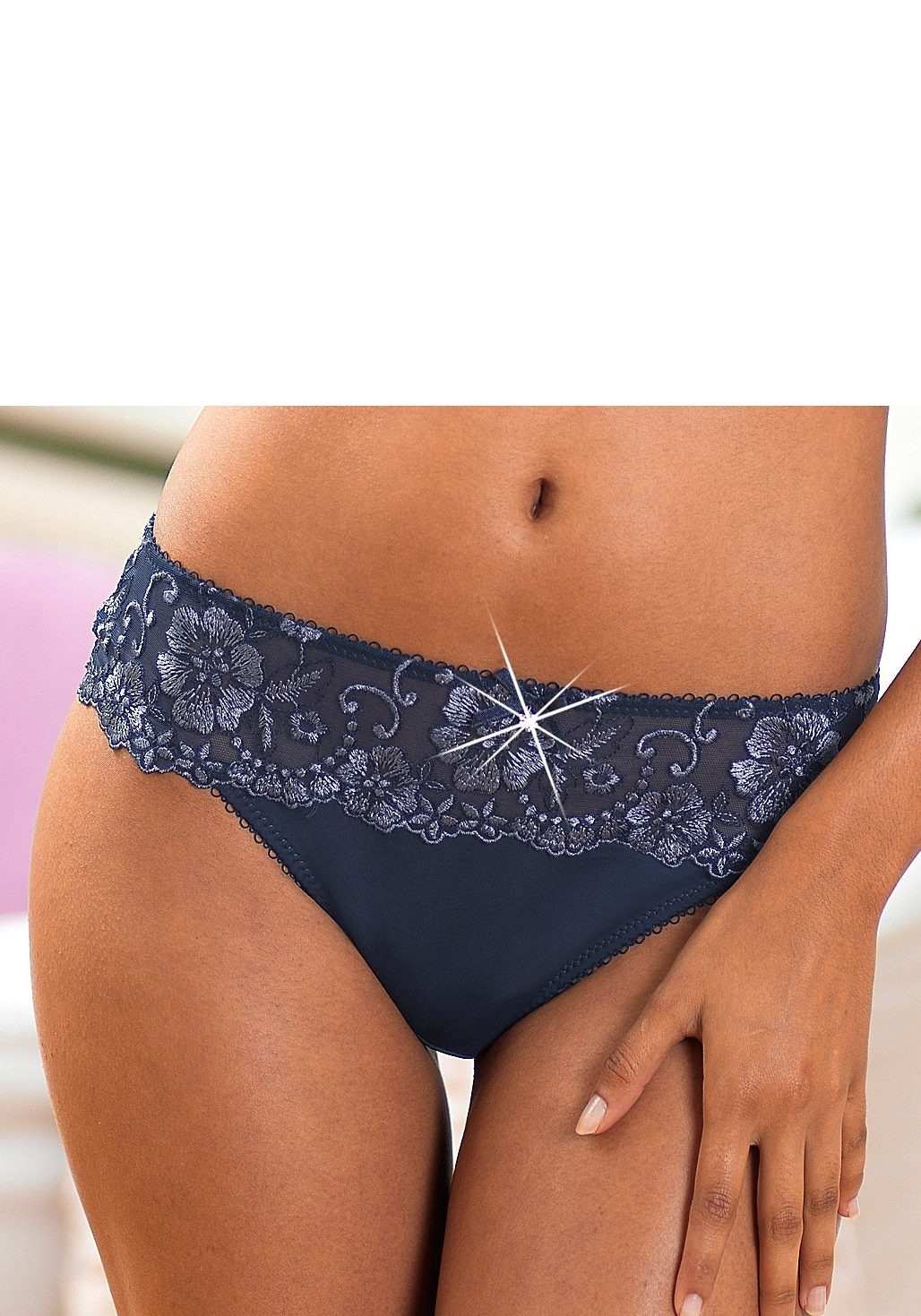 LASCANA Bikinislip "Wanda" mit Stickerei Spitze in floraler Optik, als Dessous-Set kombinierbar