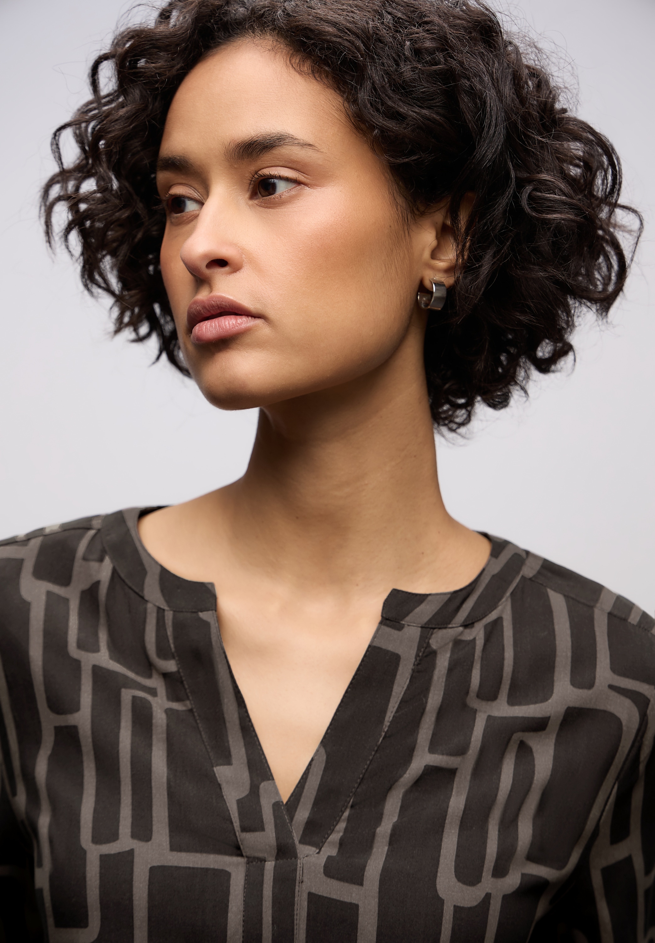 STREET ONE Langarmbluse mit grafischem Muster und Splitneck günstig online kaufen