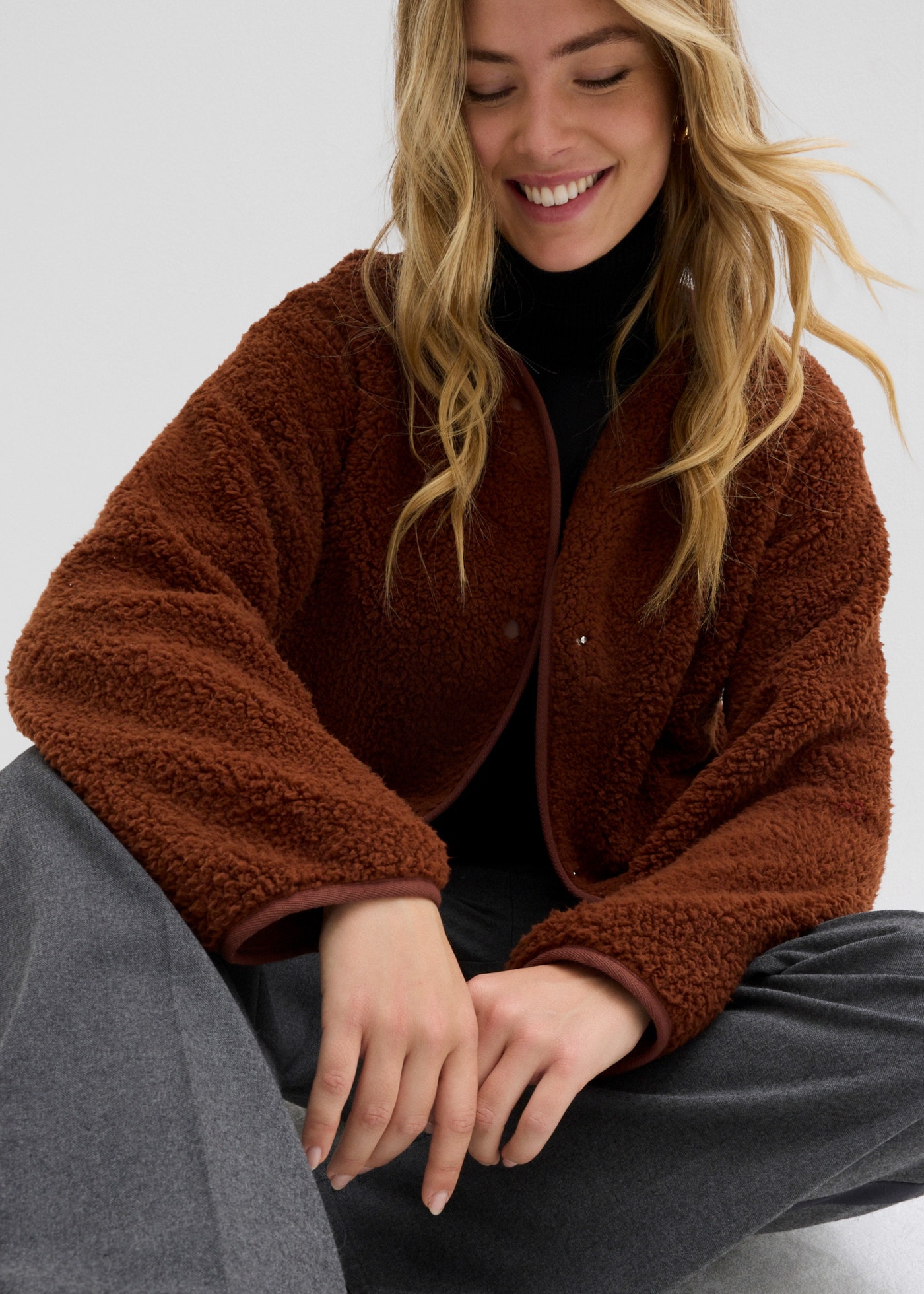 bonprix Fleecejacke mit Teddy-Fleece, Oversize-Passform, hüftbedeckende Länge