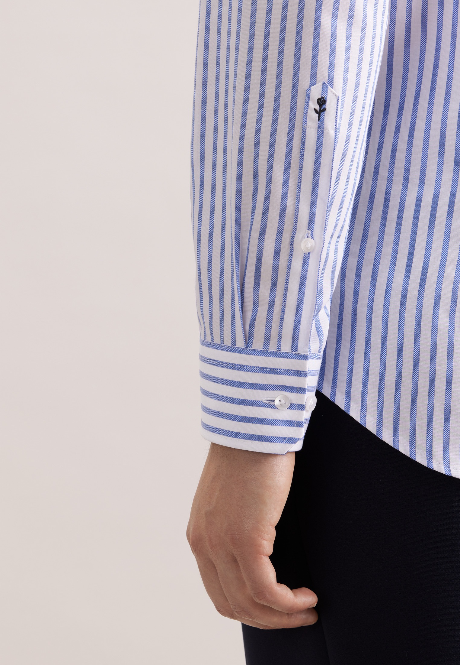 Businesshemd SEIDENSTICKER "Schwarze Rose", Herren, Gr. M (40), normale Ärmellängen, mittelblau, 100% Baumwolle, gestreift, tailored fit, 2-Knopf-Manschette, Hemden, Shaped 1/1 Kentkragen Gestreift 3