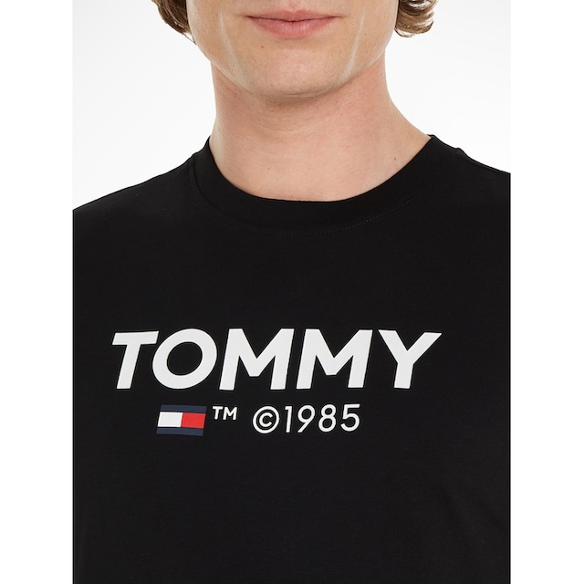 TEE«, für T-Shirt großem S/S Tommy SLIM Tommy Jeans der ▷ »TJM DNA mit TOMMY BAUR | 2PACK Druck auf Hilfiger Brust