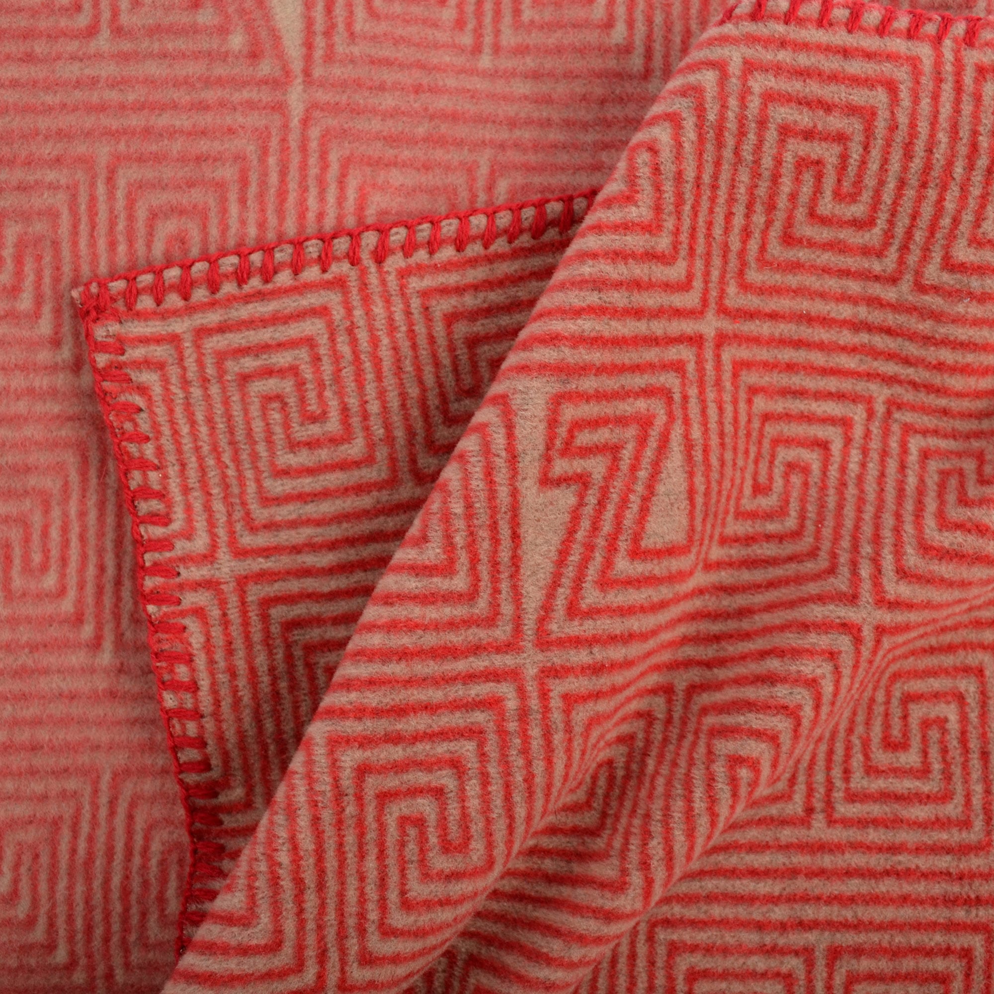 ZOEPPRITZ1828 Wohndecke »Soft-Fleece Legacy« Fleecedecke mit unverwechselbarem Cashmere Handfeel