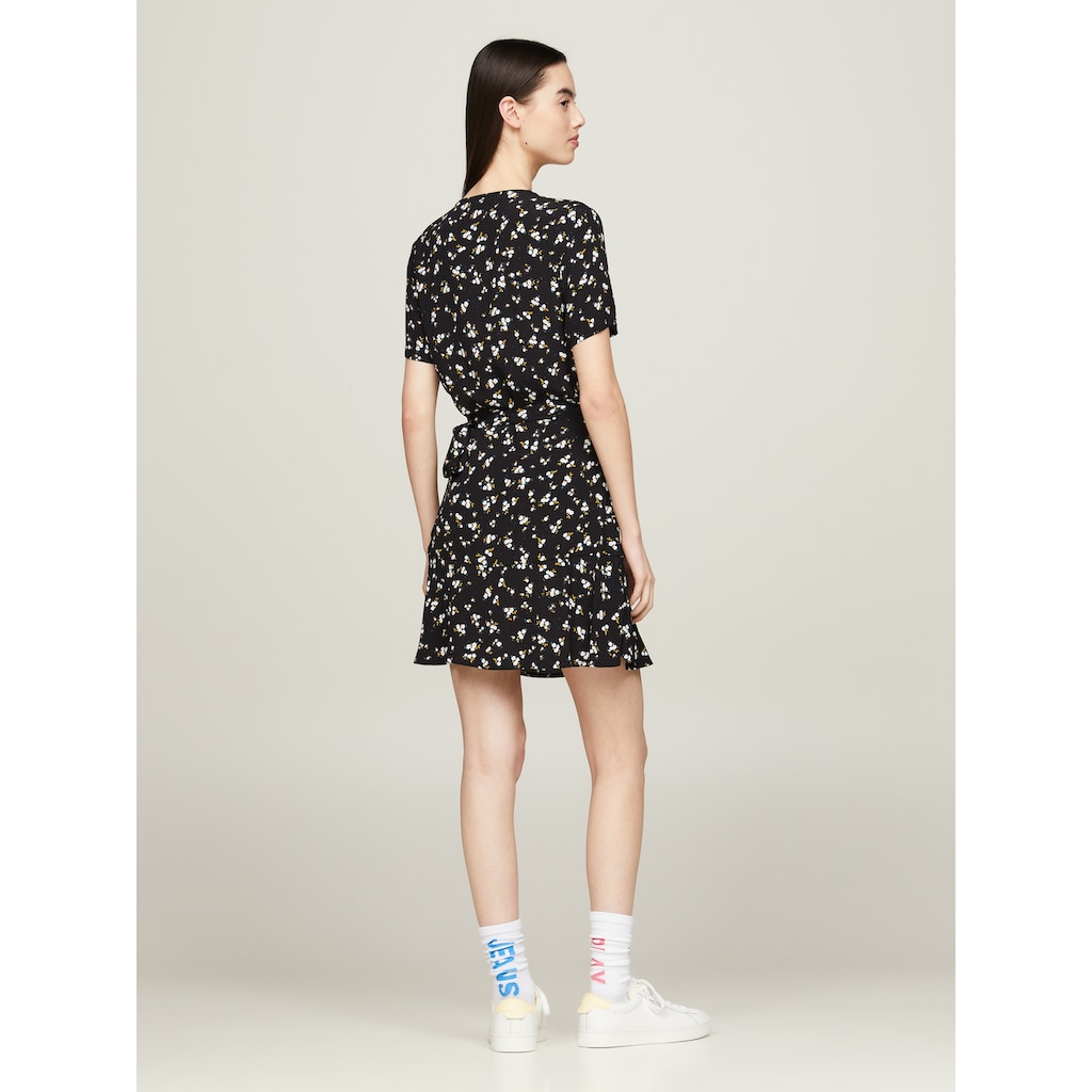 Tommy Jeans Wickelkleid »TJW FLORAL RUFFLE WRAP DRESS«, mit V-Ausschnitt