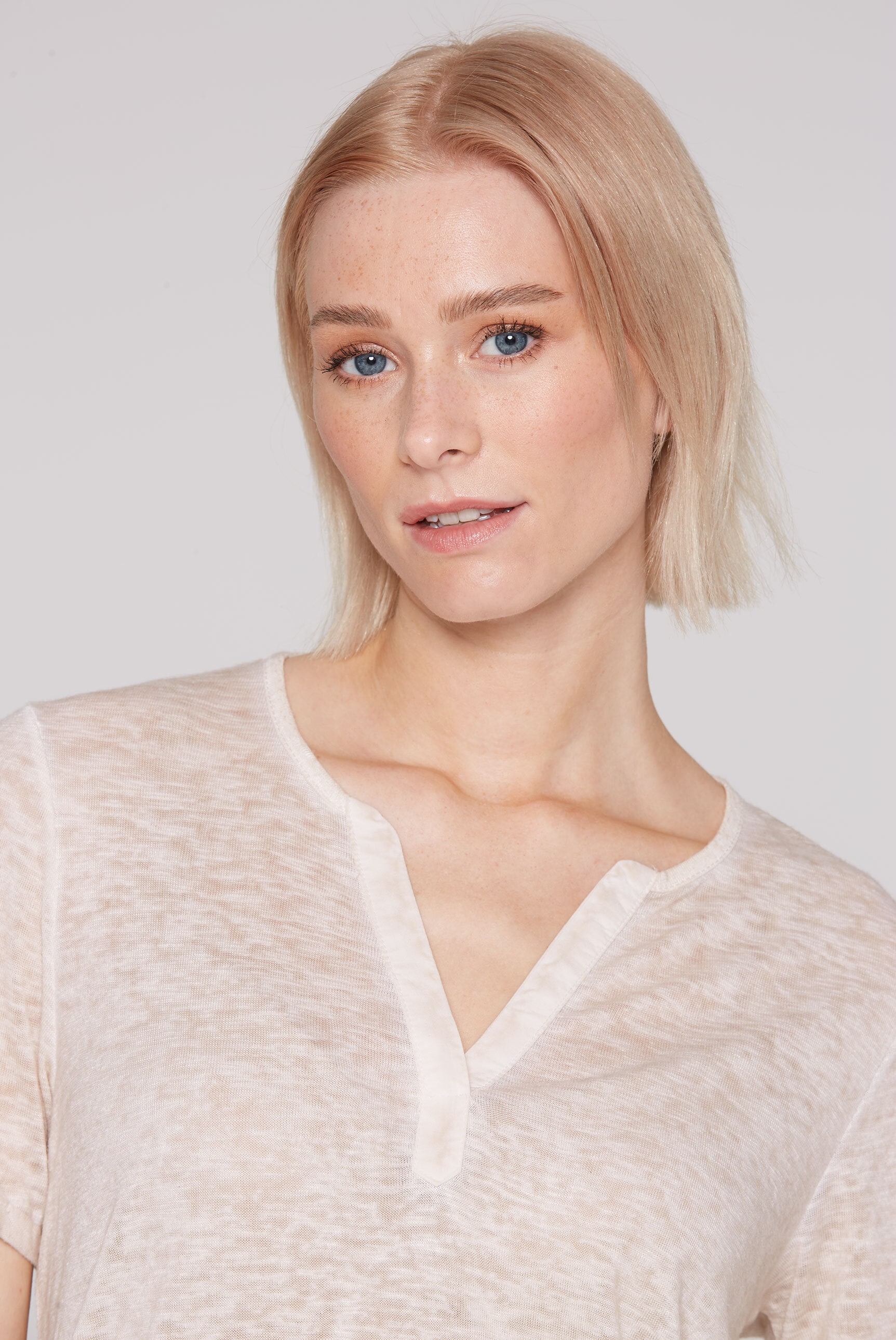 SOCCX Rundhalsshirt, mit fixierten Turn-Up-Ärmeln