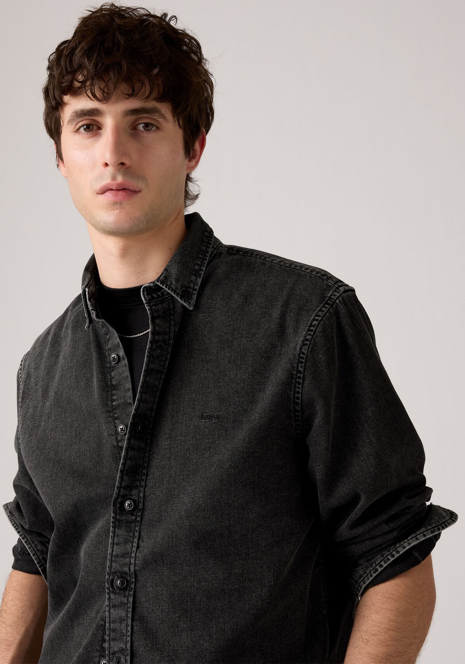 Levi's® Langarmhemd »AUTHENTIC BUTTON DOWN«, mit Ton-in-Ton Logostickerei auf der Brust