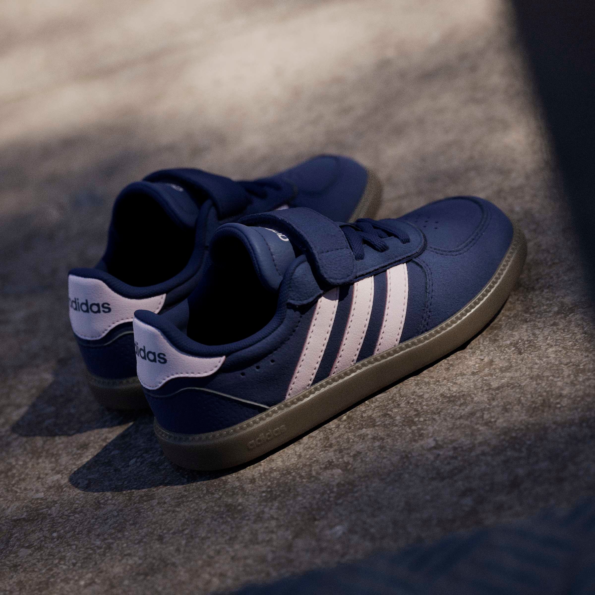 adidas Sportswear Sneaker »BREAKNET SLEEK  KINDER«  inspiriert vom Design des adidas handball spezial