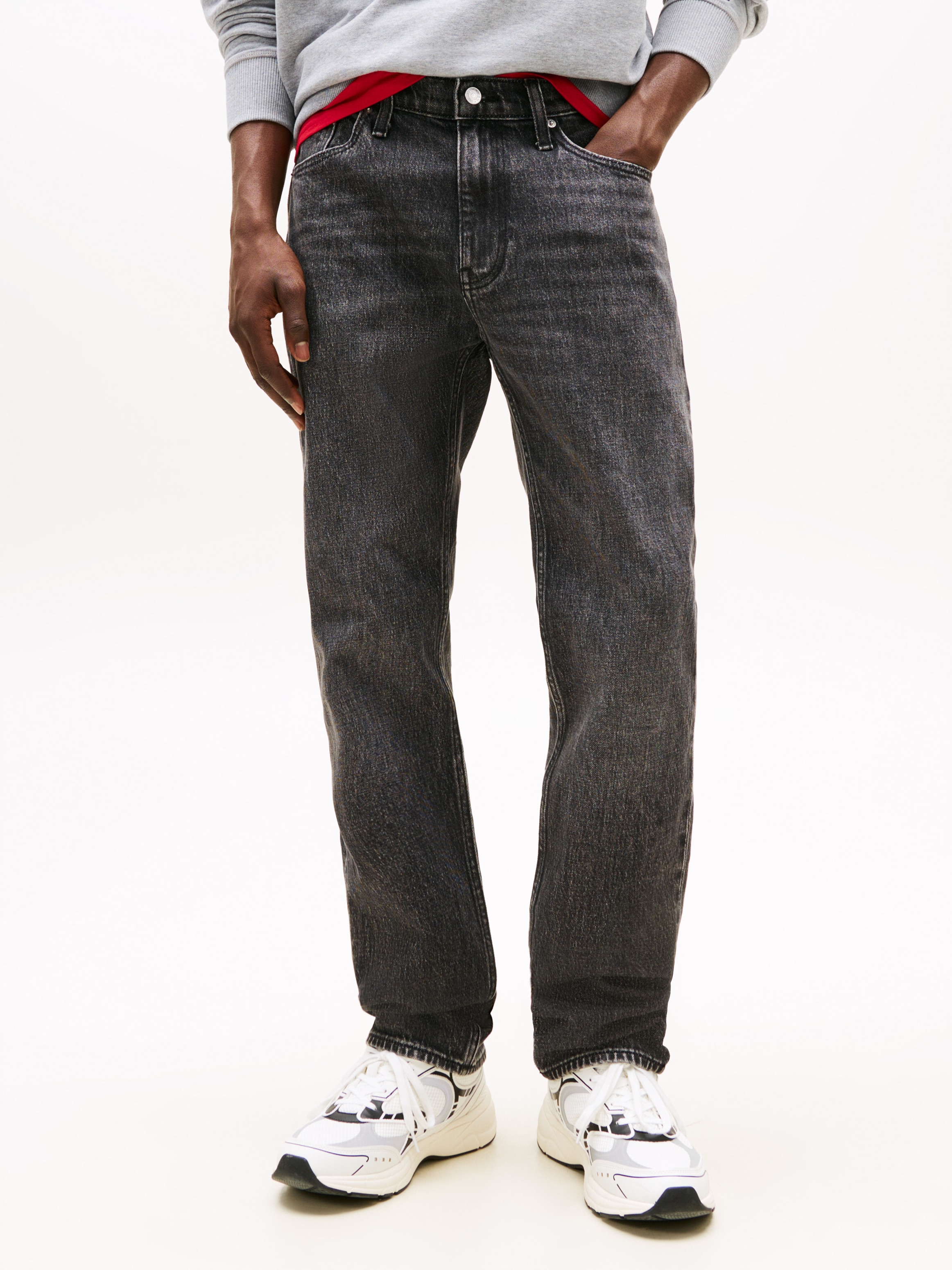 Tommy Jeans Regular-fit-Jeans »RYAN RGLR STRGHT«, mit Logoprägung