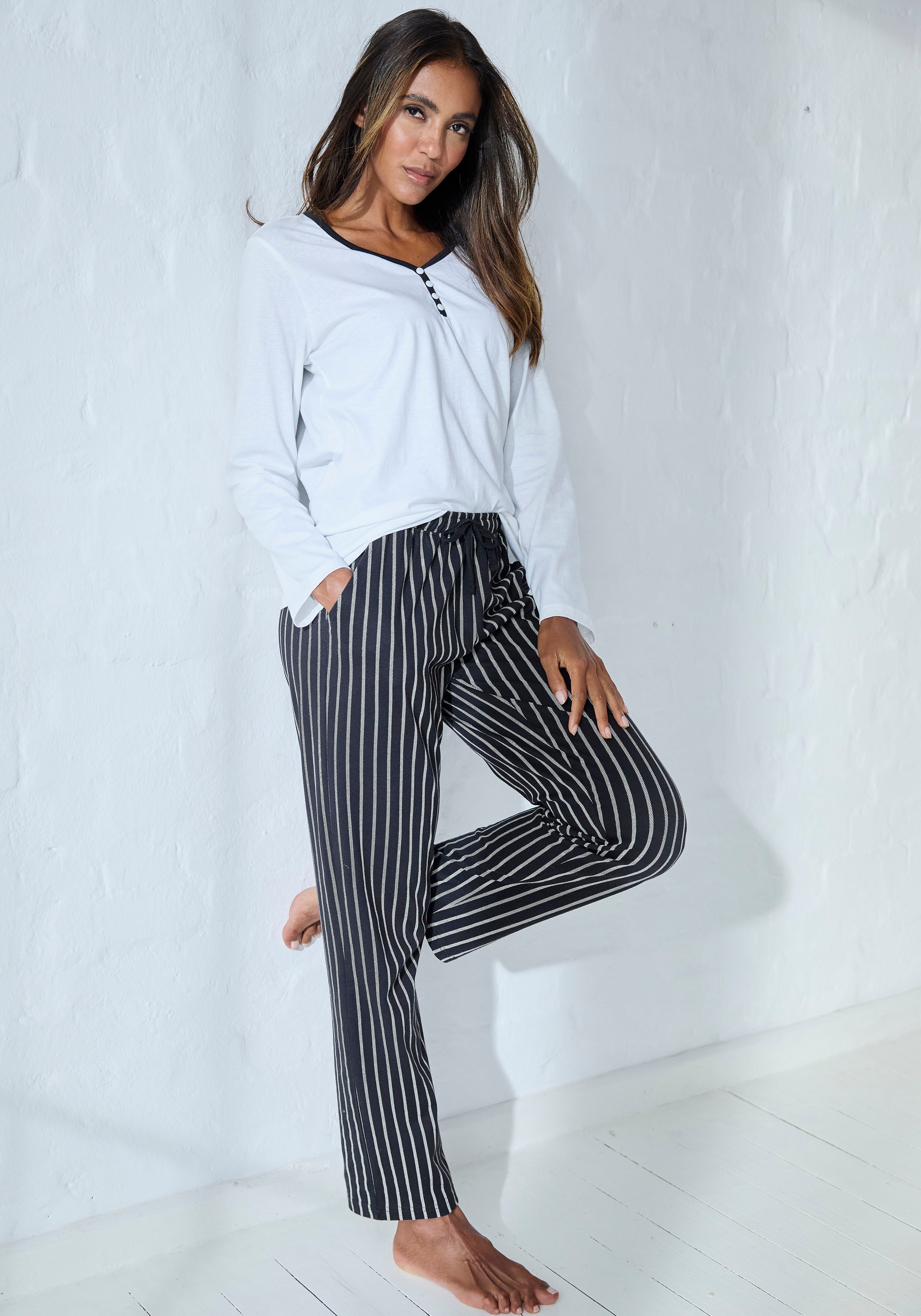 Thumbnail - Vivance Dreams Pyjamaoberteil 1-teilig, mit Paspel und kurzer Zier-Knopfleiste