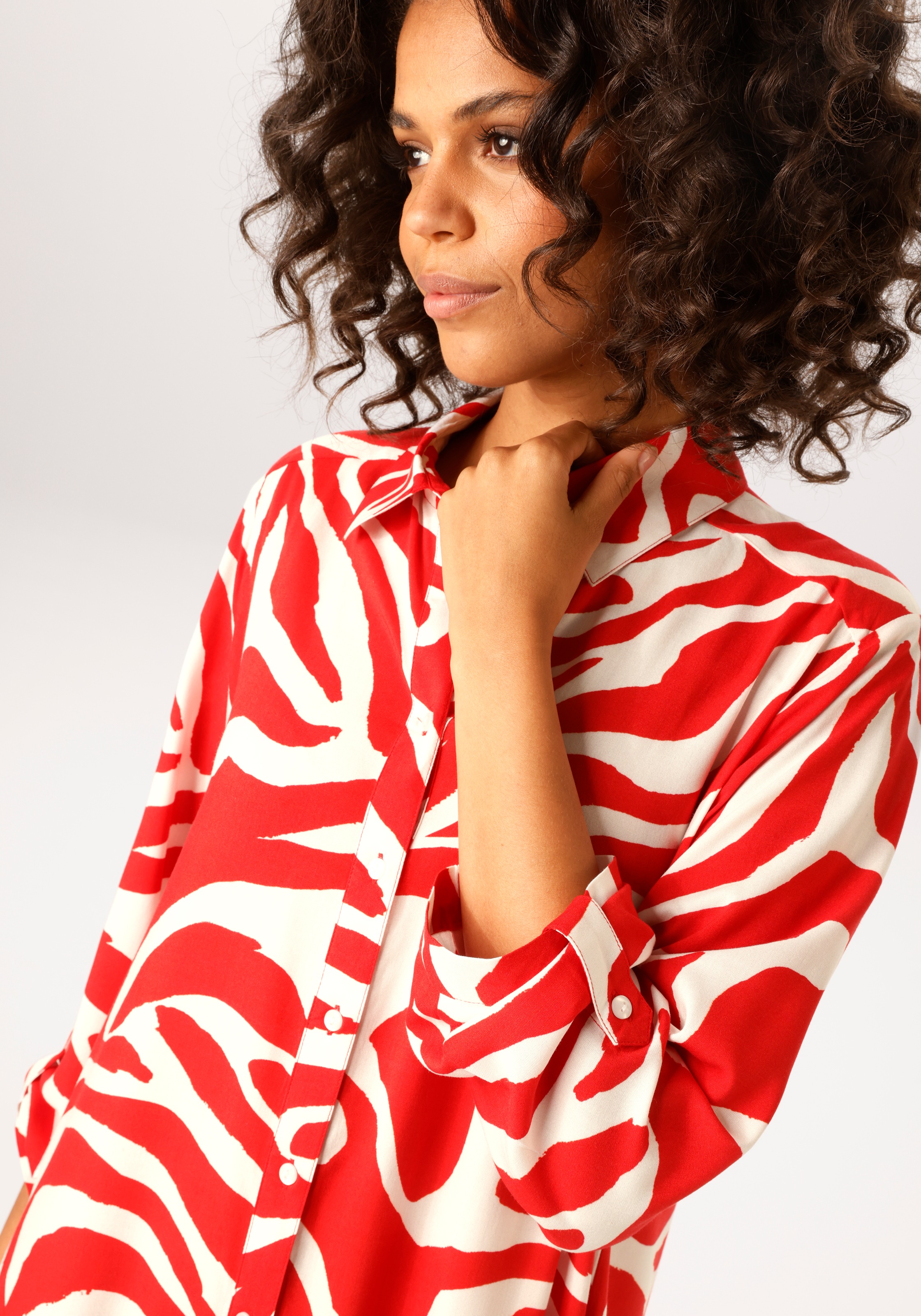 Thumbnail - Aniston CASUAL Blusenkleid mit extravagantem, grafischen Druck - NEUE KOLLEKTION