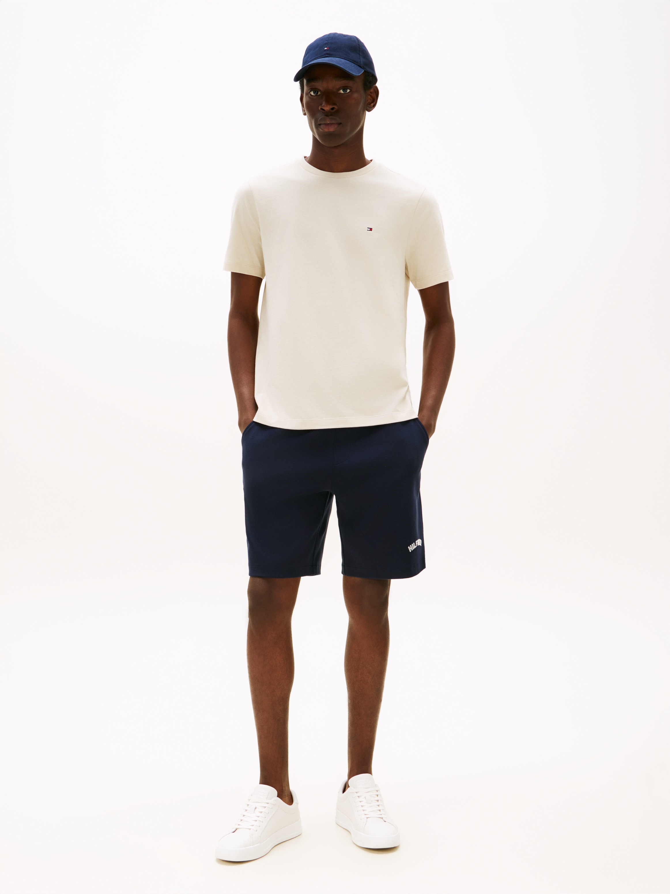 Thumbnail - Tommy Hilfiger T-Shirt "ESSENTIAL REG FIT SOLID TEE mit Stickerei und Rundhals" unifarben, casual, regular fit, Baumwoll...