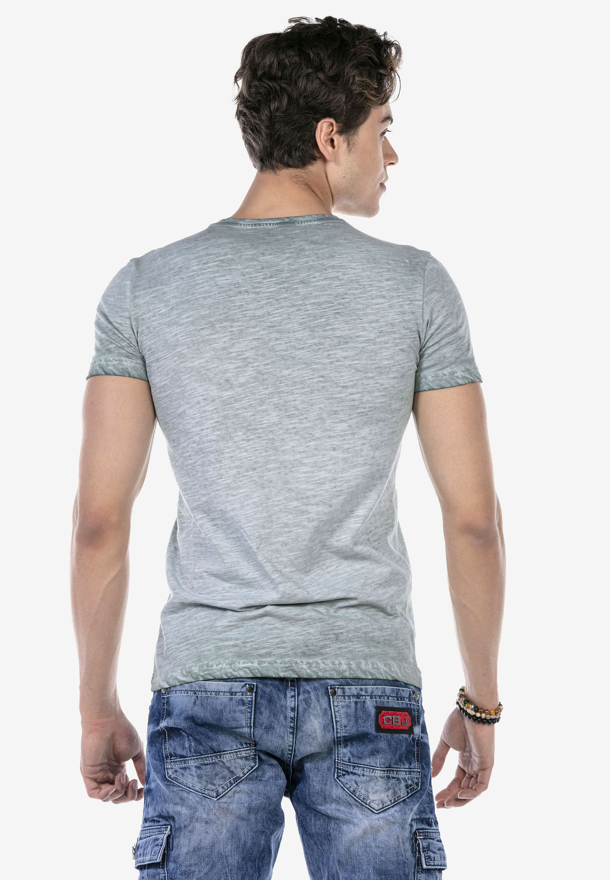 Cipo & Baxx T-Shirt »T-Shirt«, mit kleinem Logo-Patch
