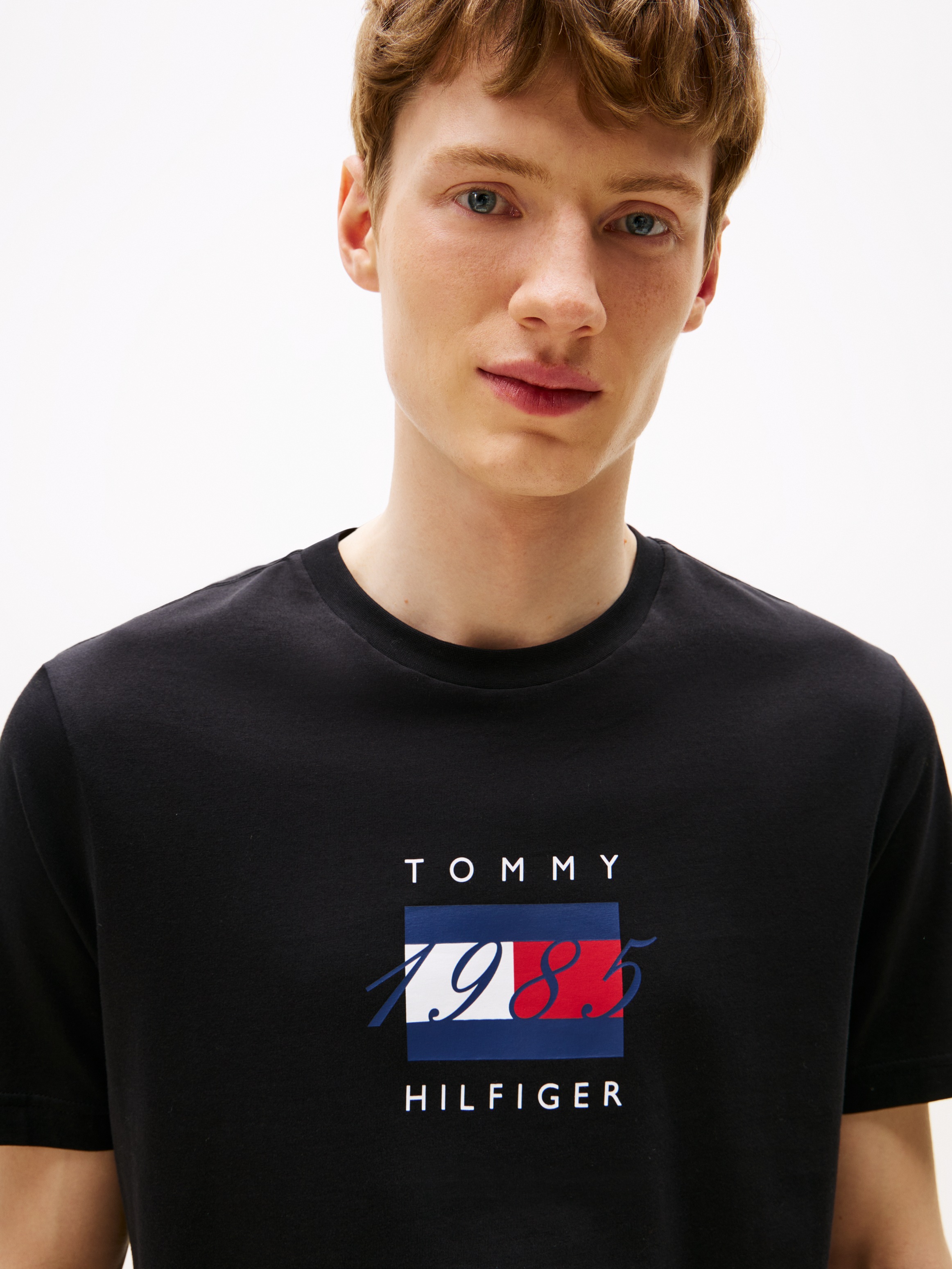 Tommy Hilfiger T-Shirt "LINEAR FLAG GRAPHIC", Rundhals, regular fit, Jersey günstig online kaufen