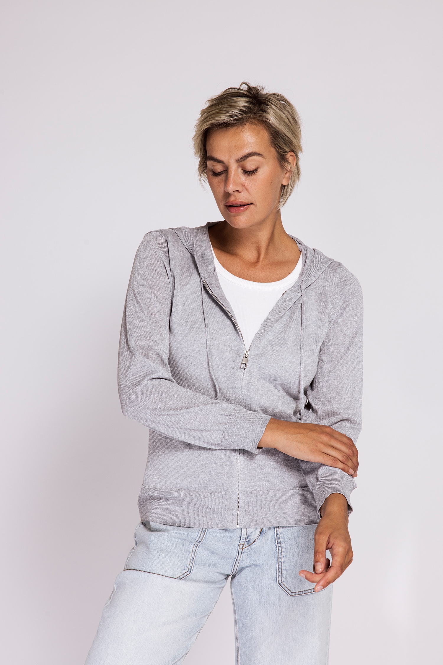 Zhrill Kapuzenstrickjacke "AKIYO Strickjacke mit Kapuze" hüftlang, mit Reißverschluss
