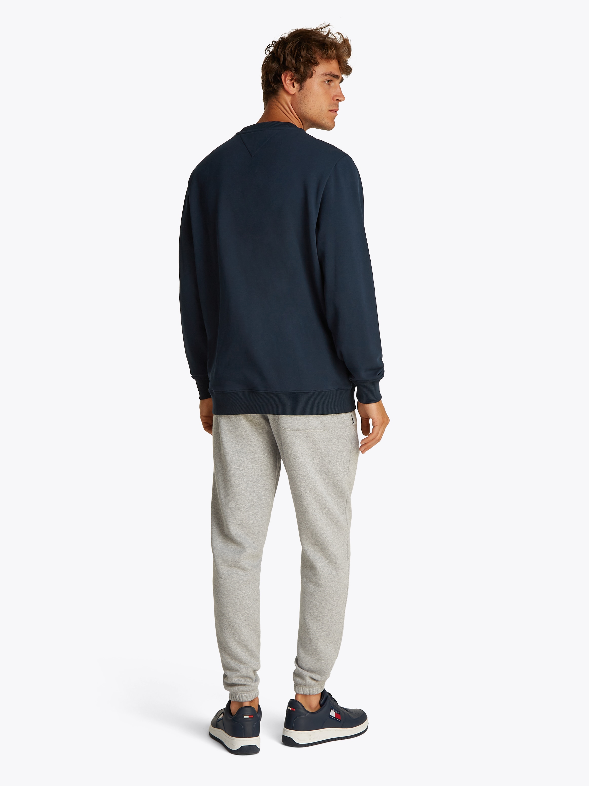 Tommy Jeans Sweatshirt »TJM REG ENTRY GRAPHIC CREW EXT«, leicht überschnittene Schultern, kleiner Print auf der Brust