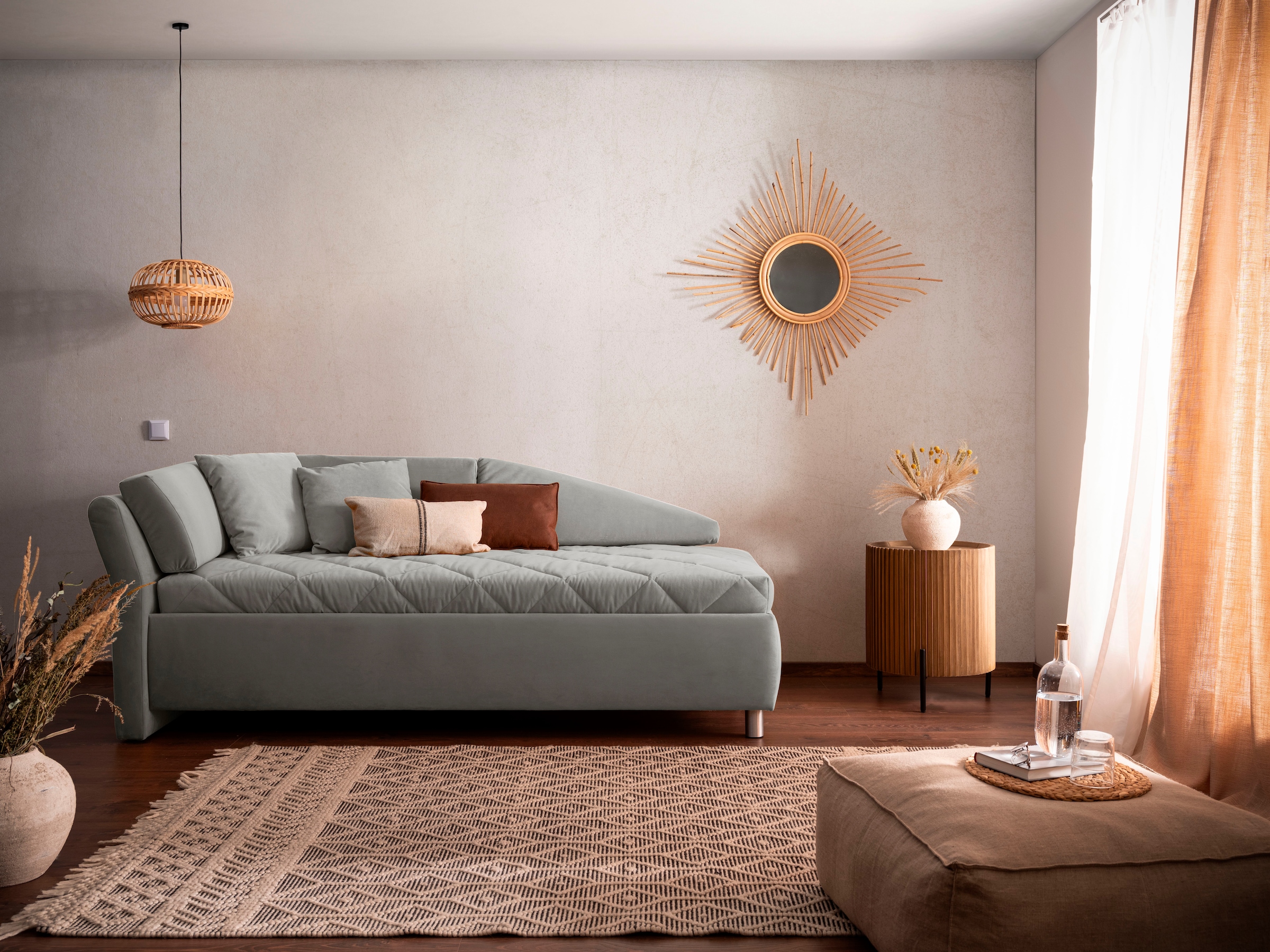 alina Schlafsofa »Lindsay«, Bettkasten, Zierkissen-Set aus: 2 Stk. 40x40cm, 1 Stk. 30x30cm