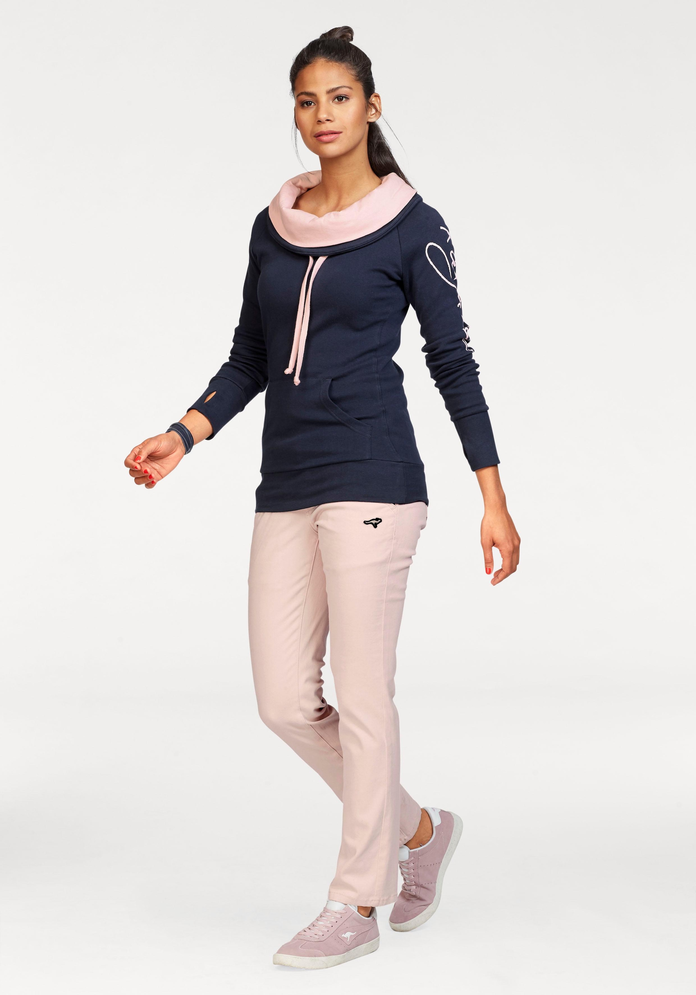 KangaROOS Longsweatshirt, figurbetonter Schnitt, mit stylischem Logodruck