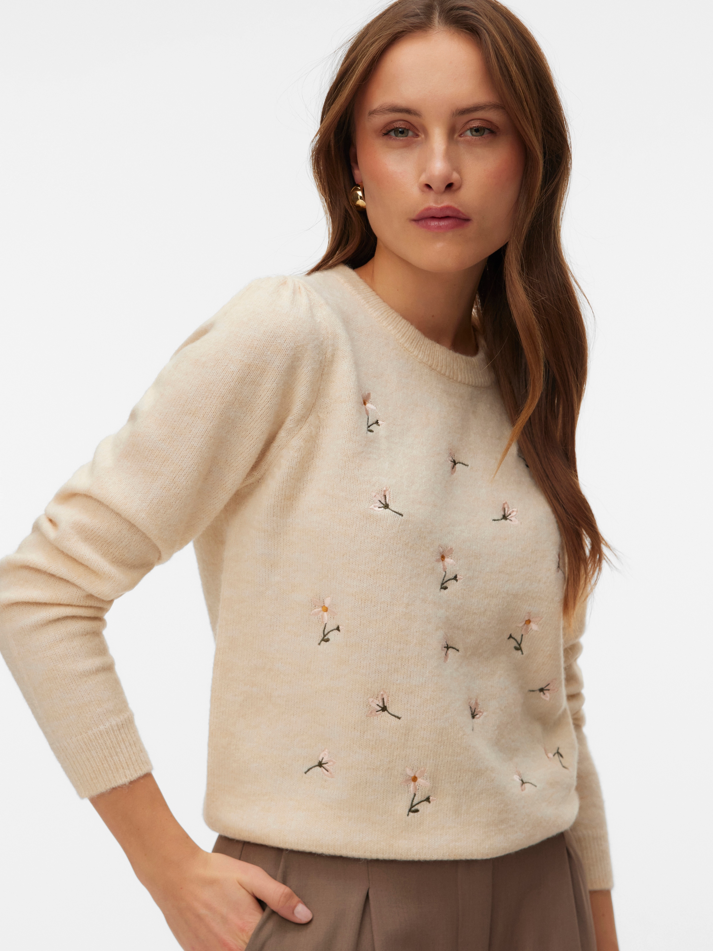 Vero Moda Wollpullover "VMFIORELLA EMB LS O-NECK SHORT PULL BOO" mit Blumen günstig online kaufen
