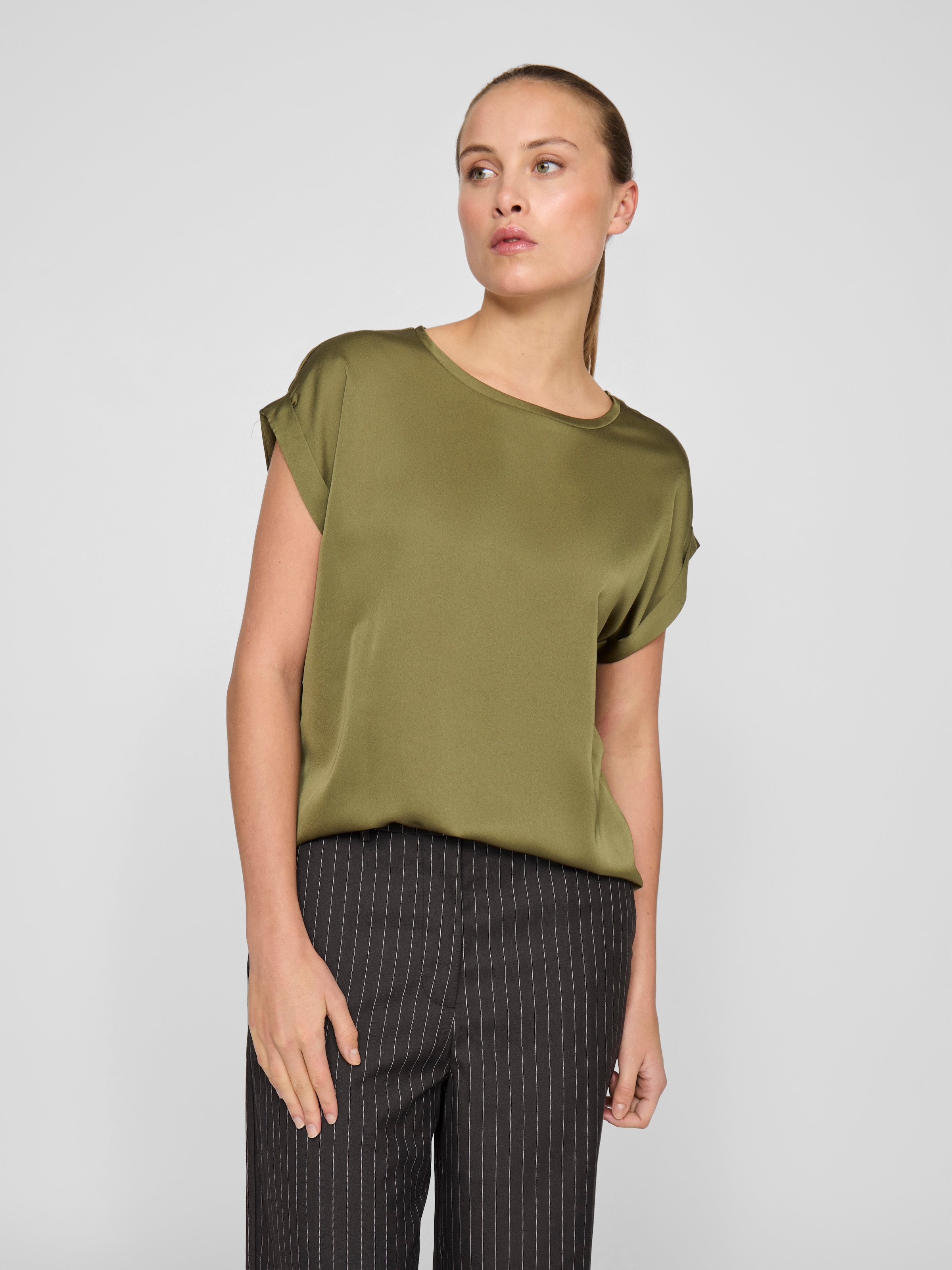 Vila Kurzarmshirt "VIELLETTE S/S SATIN TOP - NOOS" Kunstfaser, regular fit günstig online kaufen