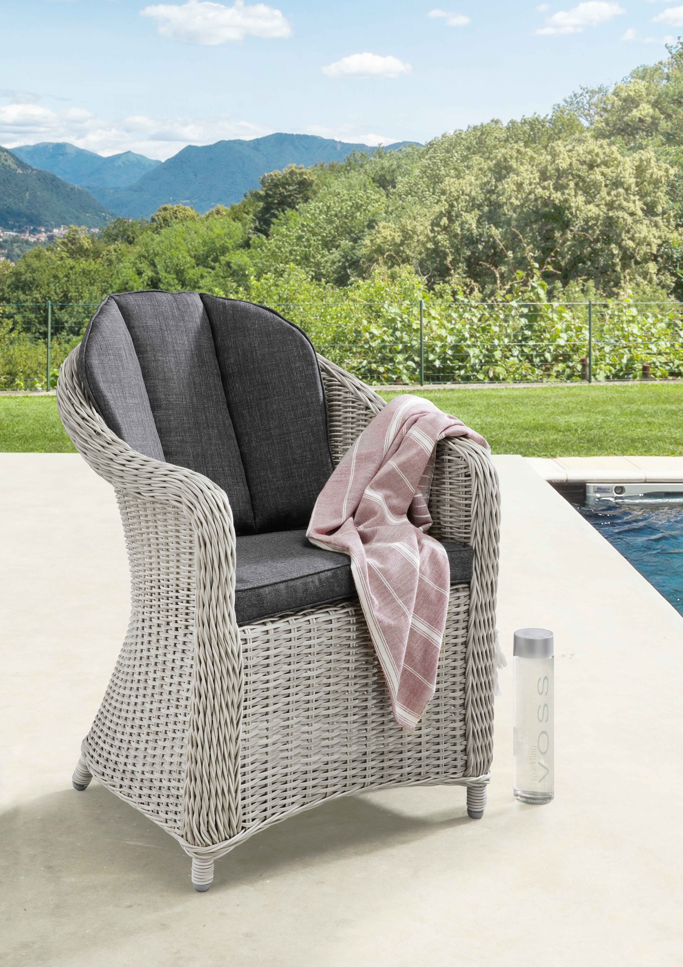 Destiny Garten-Essgruppe »MALAGA LUNA«, (Set, 14 tlg., 4x Sessel, 1x Tisch Ø150cm, 1x Drehteller, inkl. Auflagen), Aluminium, Polyrattan